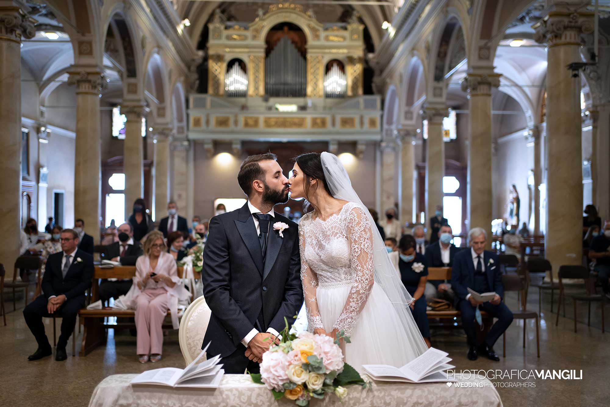 019 fotografo matrimonio reportage wedding ritratto sposi bacio chiesa cerimonia rito religioso mariano comense como 019 fotografo matrimonio reportage wedding ritratto sposi bacio chiesa cerimonia rito religioso mariano comense como