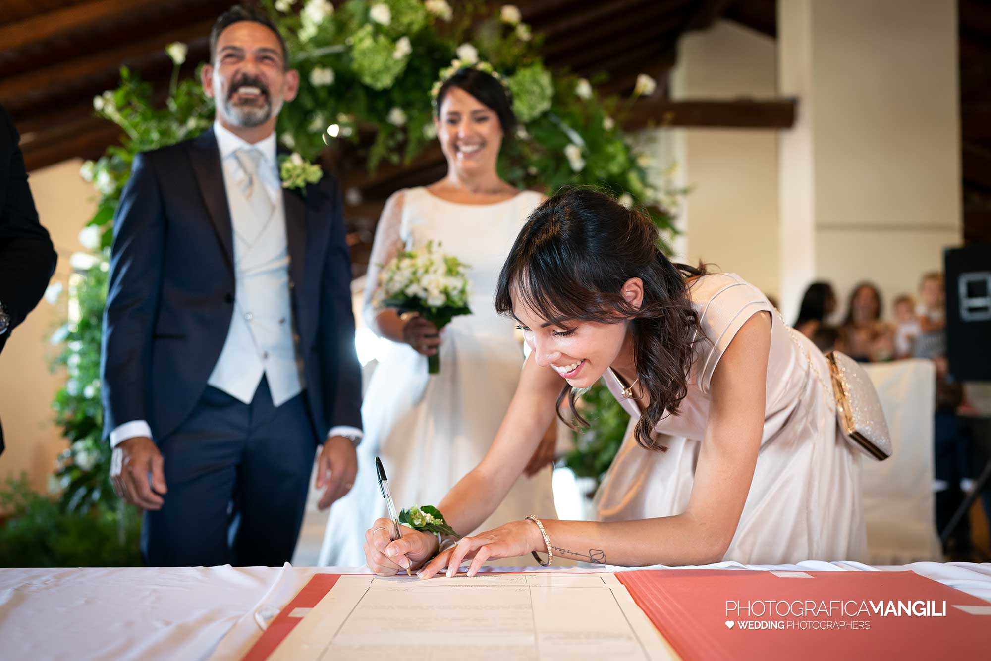 019 fotografo matrimonio reportage wedding ritratto sposi rito civile firme comune lurago marinone como 019 fotografo matrimonio reportage wedding ritratto sposi rito civile firme comune lurago marinone como