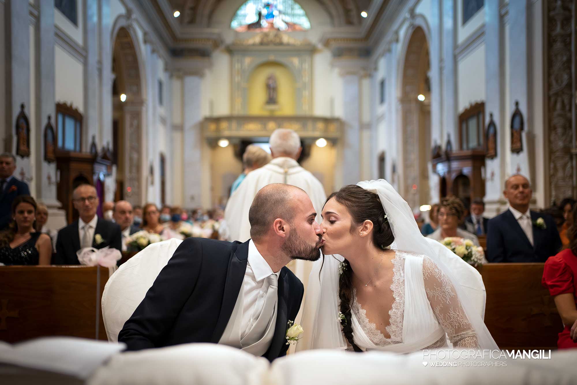 019 fotografo matrimonio reportage wedding sposi chiesa bacio cerimonia rito religioso maresso di missaglia lecco 019 fotografo matrimonio reportage wedding sposi chiesa bacio cerimonia rito religioso maresso di missaglia lecco
