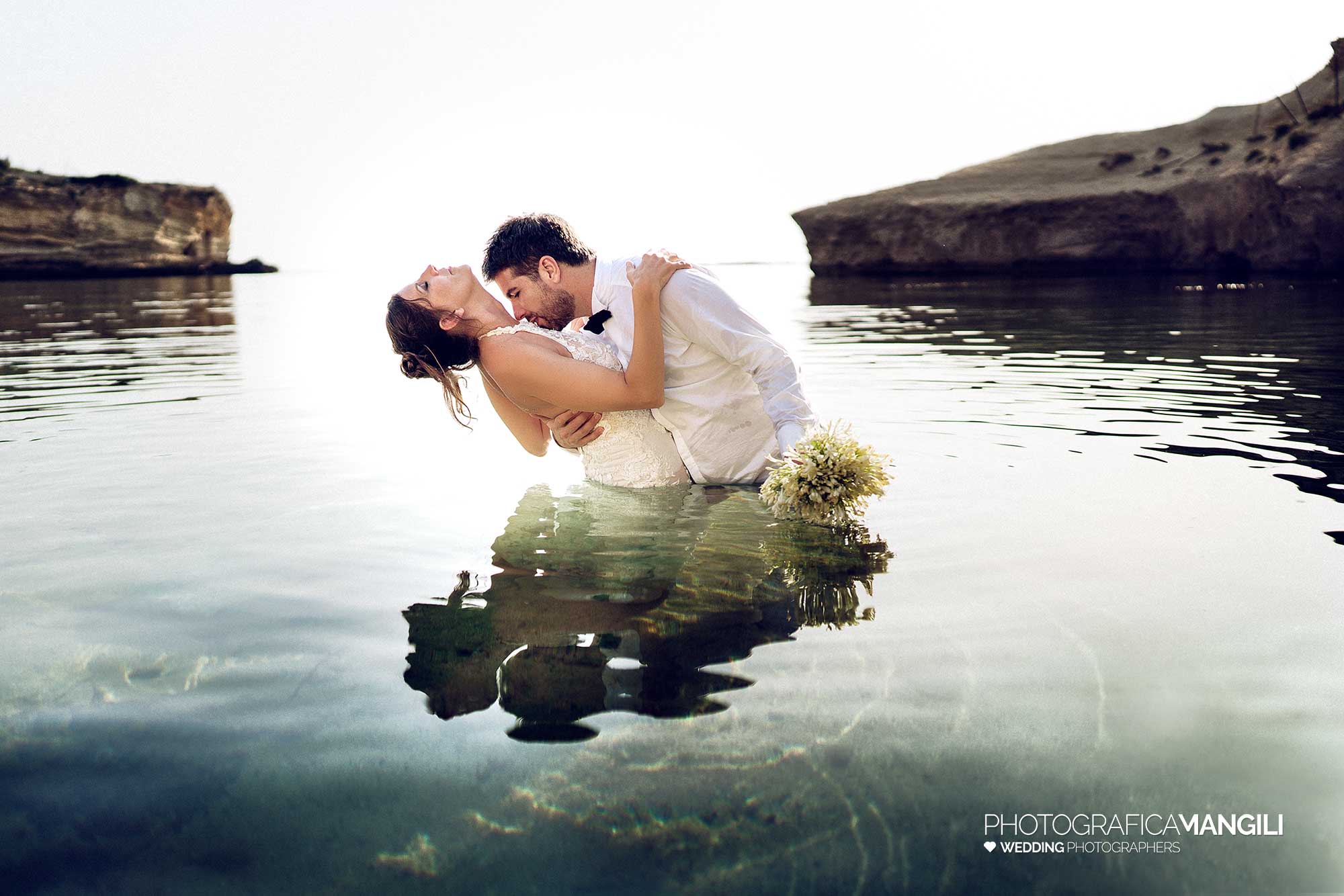 020 fotografo matrimonio reportage destination wedding italy newlyweds sunrise sea beach siracusa sicily italy sea beach siracusa trash the dress sicily italia 020 fotografo matrimonio reportage destination wedding italy newlyweds sunrise sea beach siracusa sicily italy sea beach siracusa trash the dress sicily italia