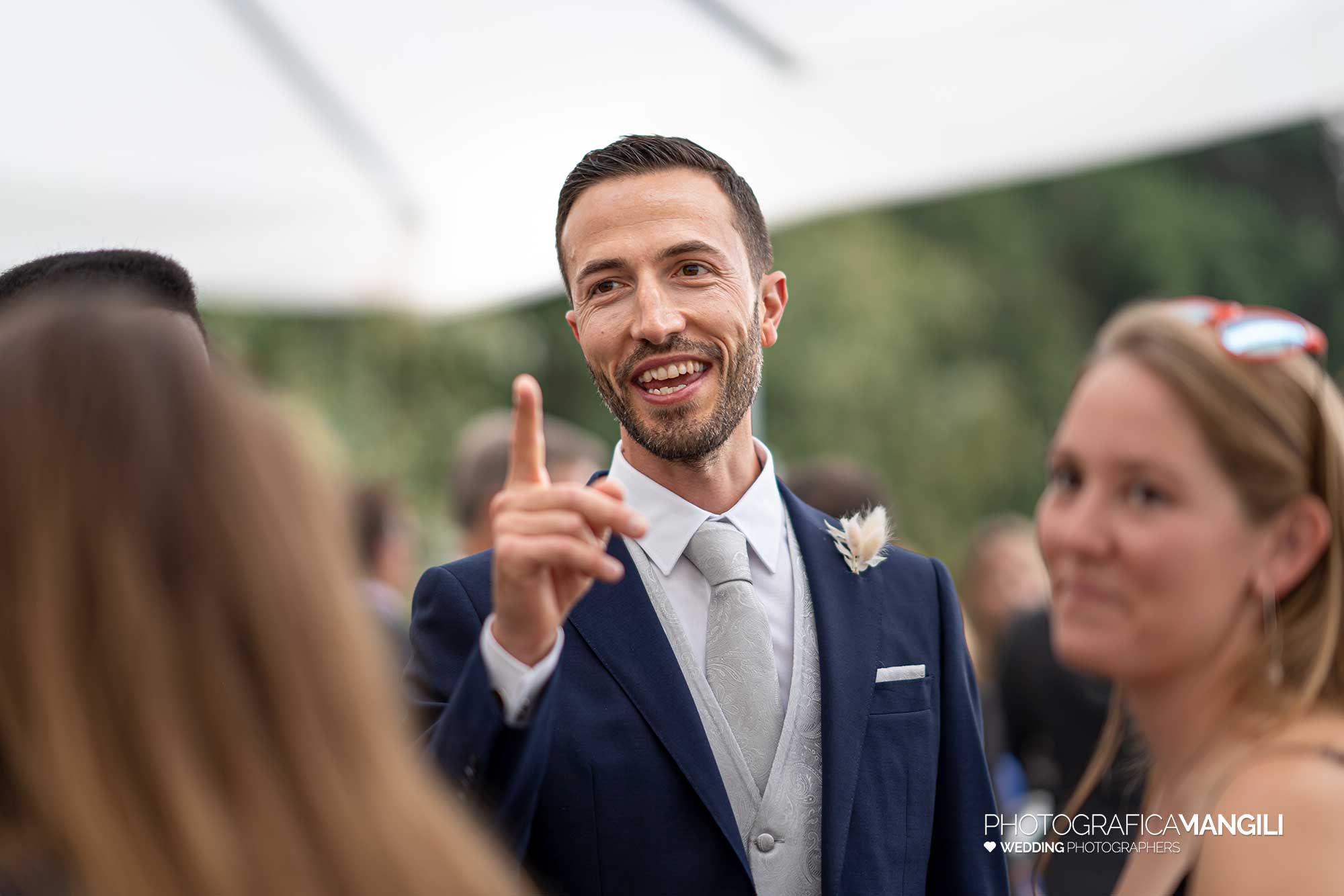 020 fotografo matrimonio reportage wedding ritratto arrivo sposo ingresso cerimonia rito civile villa geno lago como 020 fotografo matrimonio reportage wedding ritratto arrivo sposo ingresso cerimonia rito civile villa geno lago como