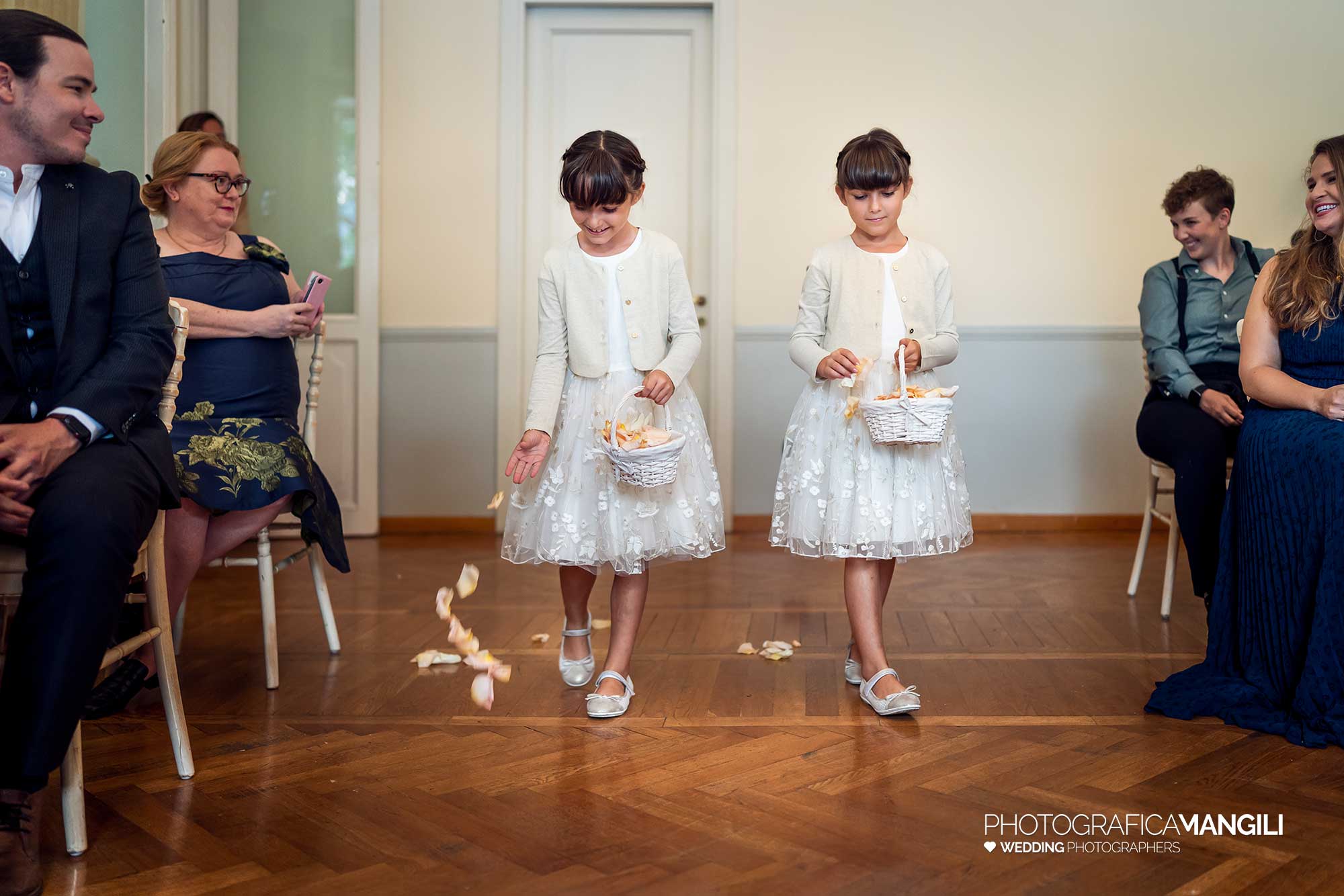 022 fotografo matrimonio reportage wedding ritratto arrivo sposo ingresso cerimonia rito civile villa geno lago como 022 fotografo matrimonio reportage wedding ritratto arrivo sposo ingresso cerimonia rito civile villa geno lago como