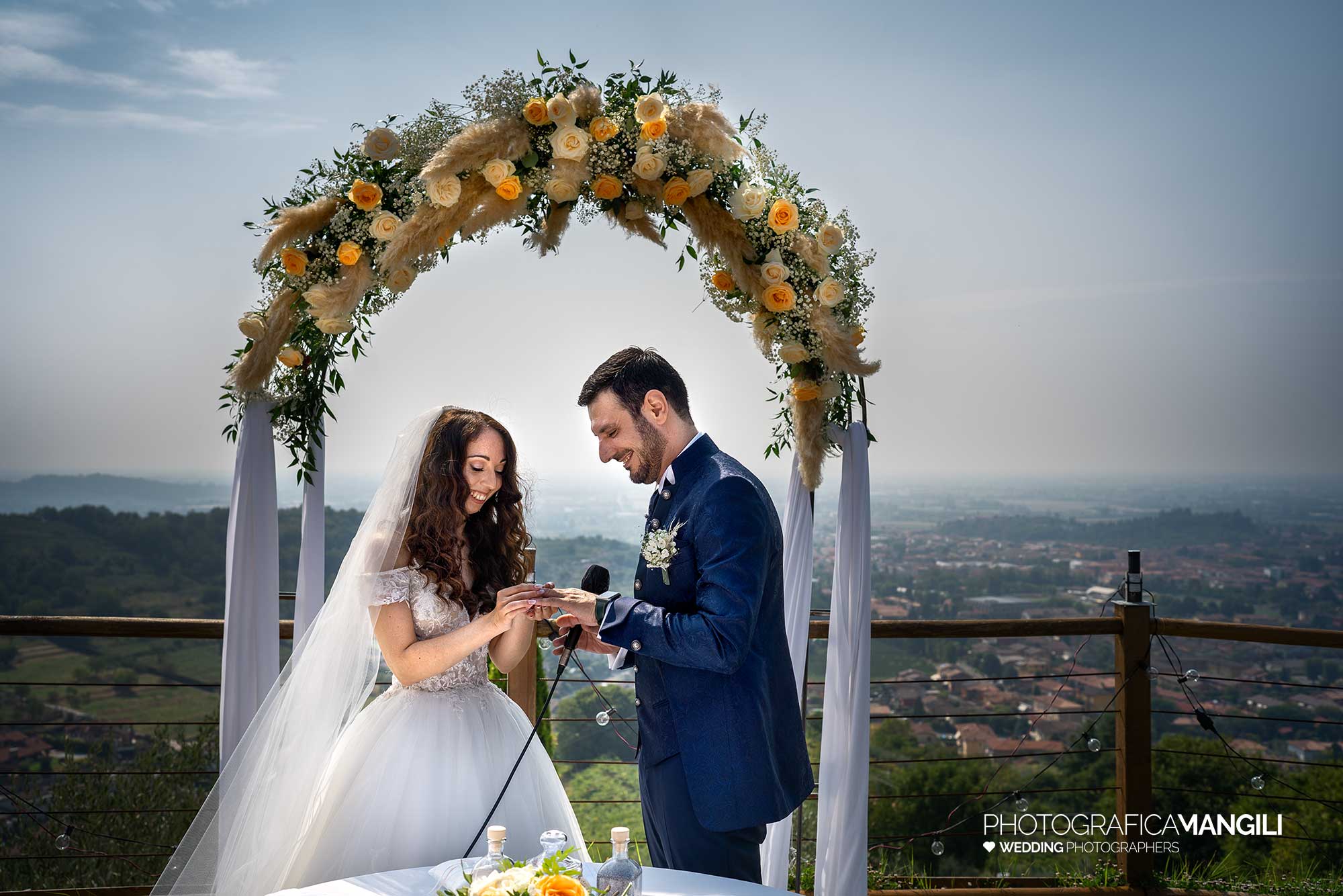 022 fotografo matrimonio reportage wedding sposi ritratto cerimonia rito civile scambio anelli villa mattioli lesmo monza brianza 022 fotografo matrimonio reportage wedding sposi ritratto cerimonia rito civile scambio anelli villa mattioli lesmo monza brianza