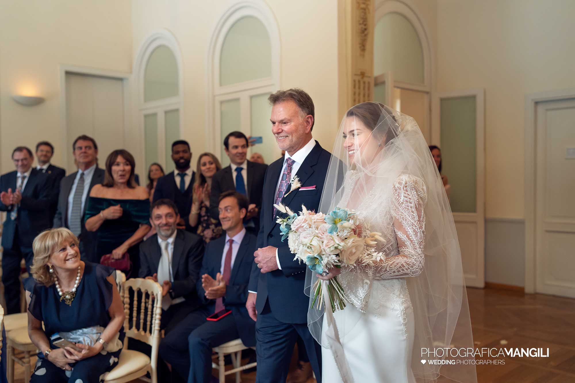 023 fotografo matrimonio reportage wedding ritratto arrivo sposa ingresso cerimonia rito civile villa geno lago como 023 fotografo matrimonio reportage wedding ritratto arrivo sposa ingresso cerimonia rito civile villa geno lago como