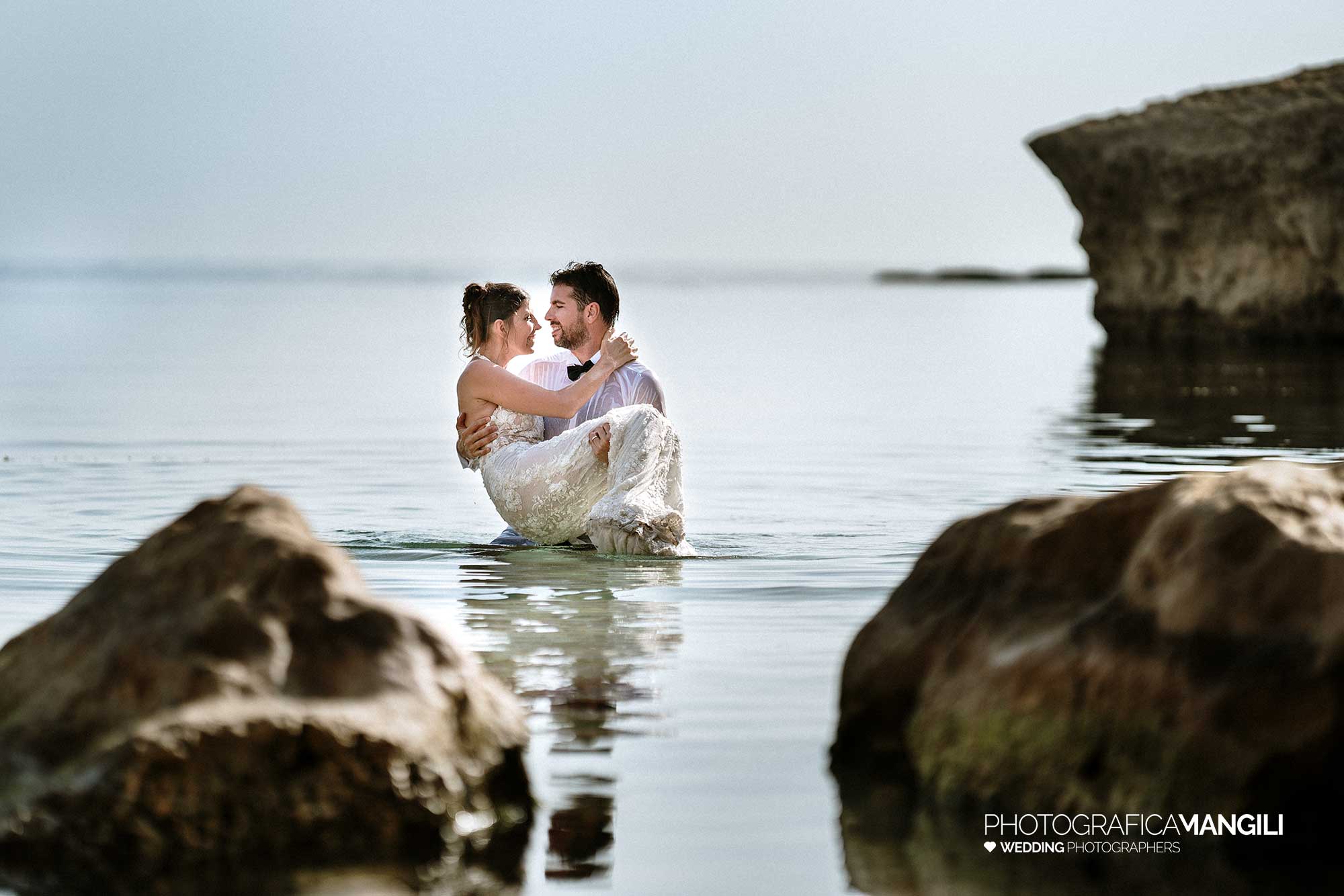 025 fotografo matrimonio reportage destination wedding italy sposi mare spiaggia siracusa trash the dress sicilia italia 025 fotografo matrimonio reportage destination wedding italy sposi mare spiaggia siracusa trash the dress sicilia italia