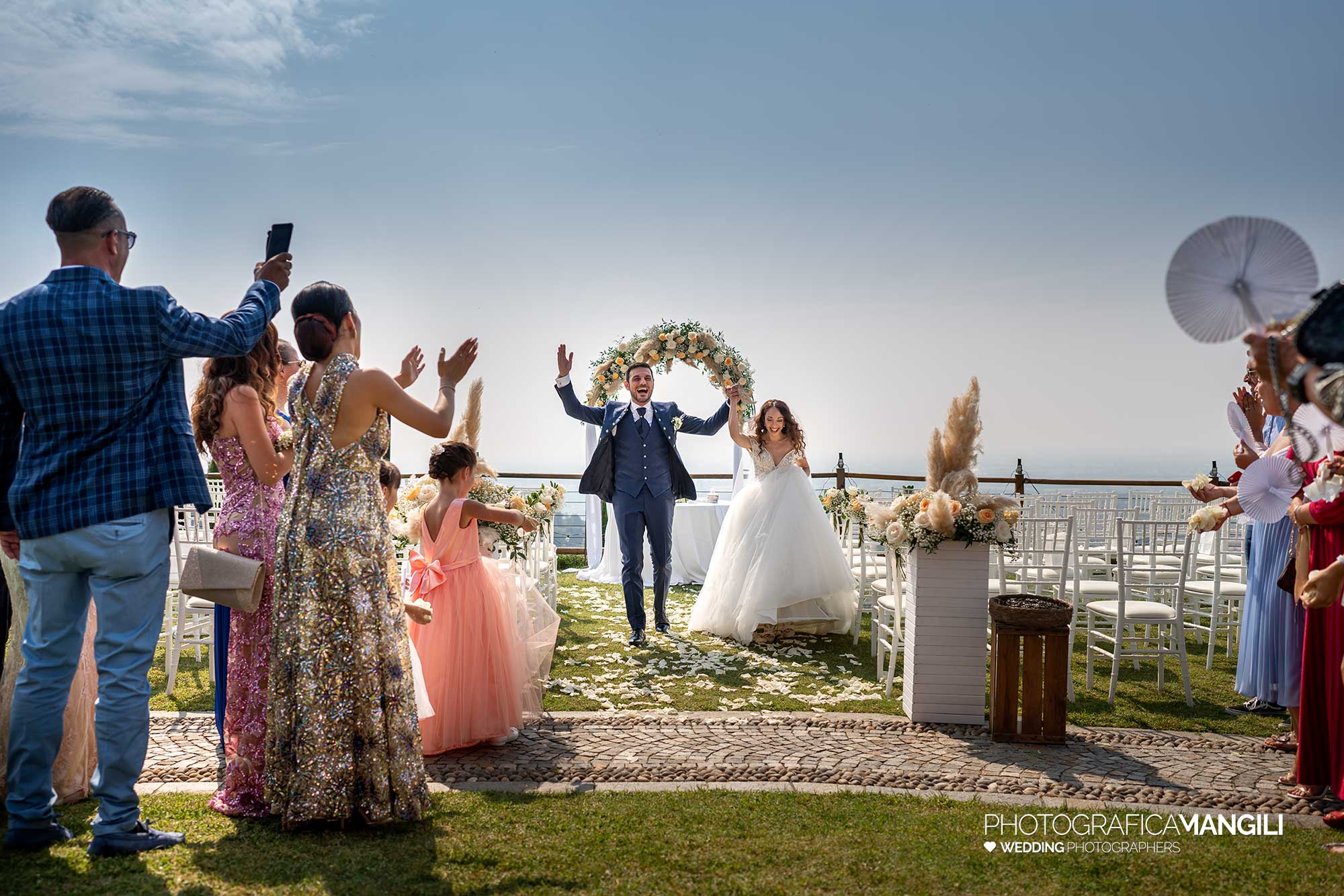 025 fotografo matrimonio reportage wedding sposi ritratto cerimonia rito civile uscita lancio petali villa mattioli lesmo monza brianza 025 fotografo matrimonio reportage wedding sposi ritratto cerimonia rito civile uscita lancio petali villa mattioli lesmo monza brianza