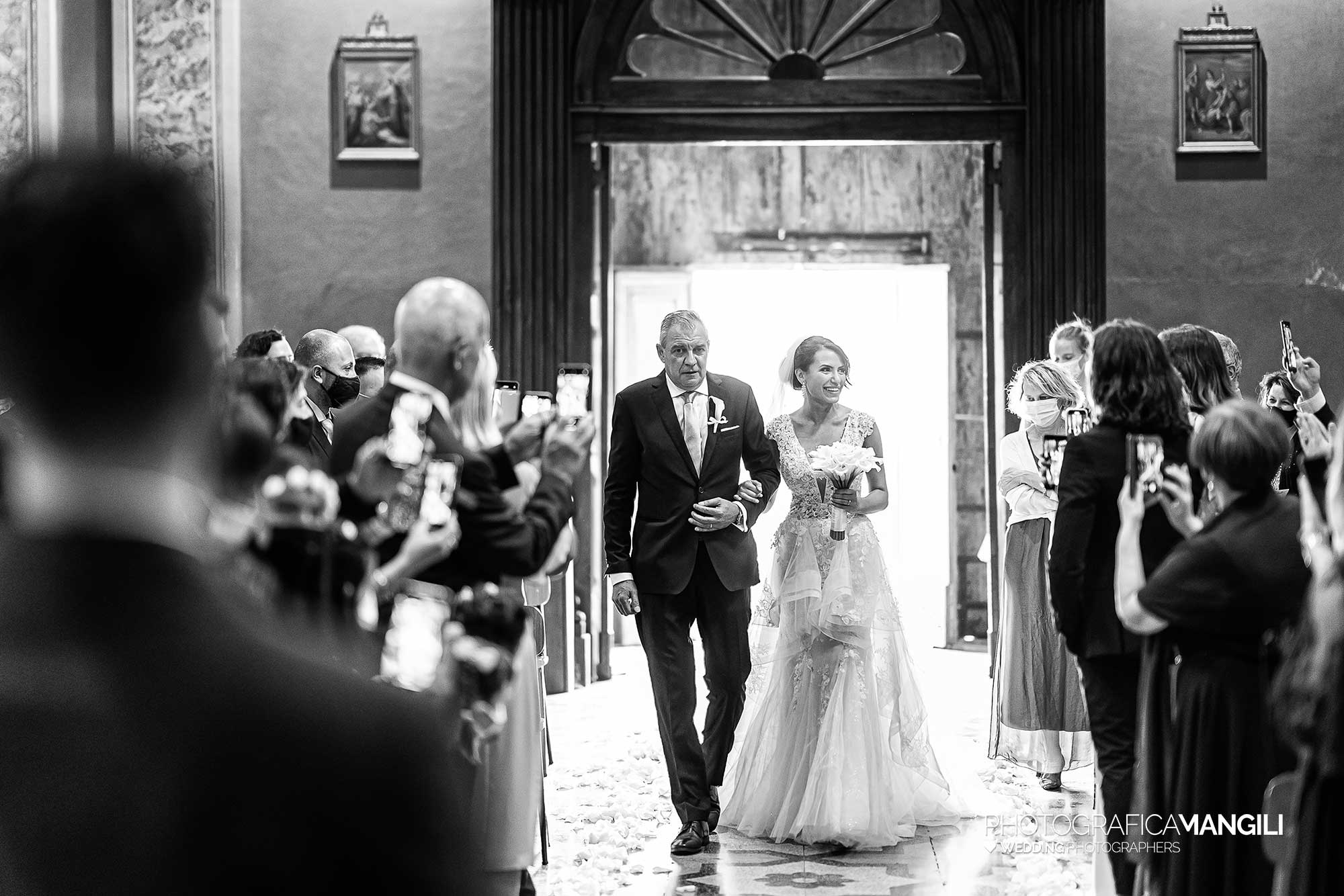 026 fotografo matrimonio reportage real wedding ingresso sposa castello rossino calolziocorte lago como lecco 026 fotografo matrimonio reportage real wedding ingresso sposa castello rossino calolziocorte lago como lecco