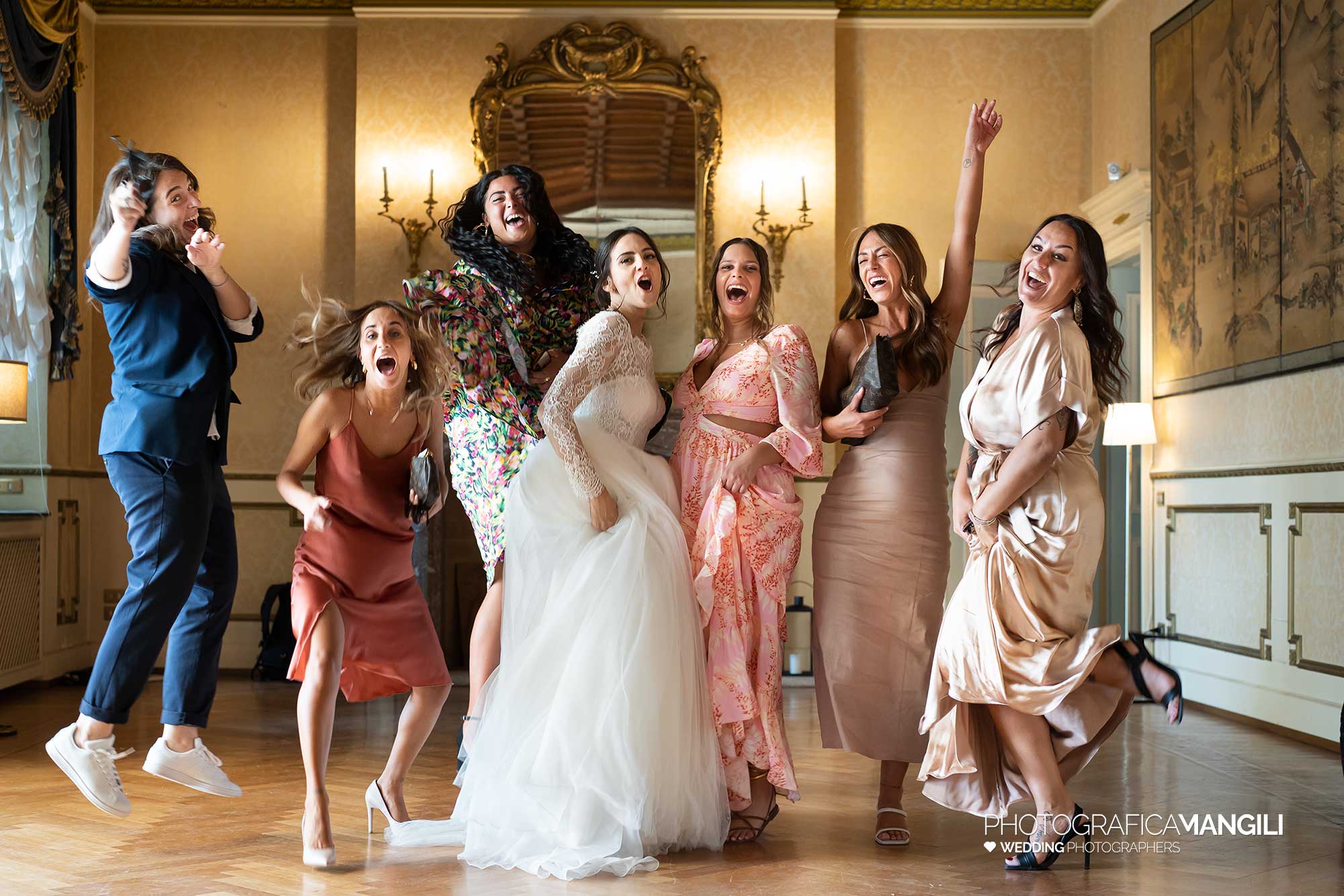 026 fotografo matrimonio reportage wedding ritratto sposi amici villa paradeisos carvico varese 026 fotografo matrimonio reportage wedding ritratto sposi amici villa paradeisos carvico varese