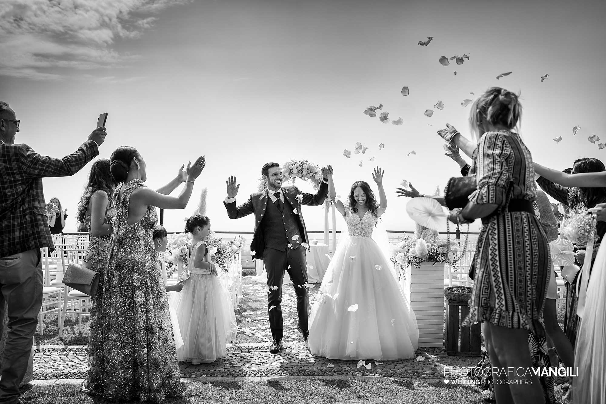 026 fotografo matrimonio reportage wedding sposi ritratto cerimonia rito civile uscita lancio petali villa mattioli lesmo monza brianza 026 fotografo matrimonio reportage wedding sposi ritratto cerimonia rito civile uscita lancio petali villa mattioli lesmo monza brianza