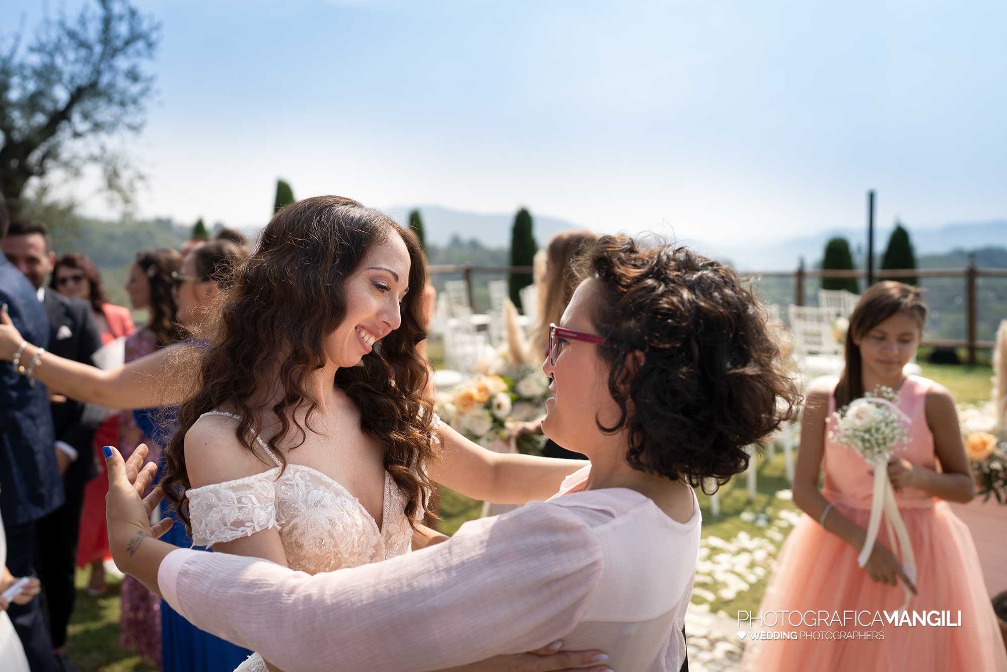 027 fotografo matrimonio reportage wedding sposi ritratto cerimonia rito civile uscita lancio petali villa mattioli lesmo monza brianza 027 fotografo matrimonio reportage wedding sposi ritratto cerimonia rito civile uscita lancio petali villa mattioli lesmo monza brianza