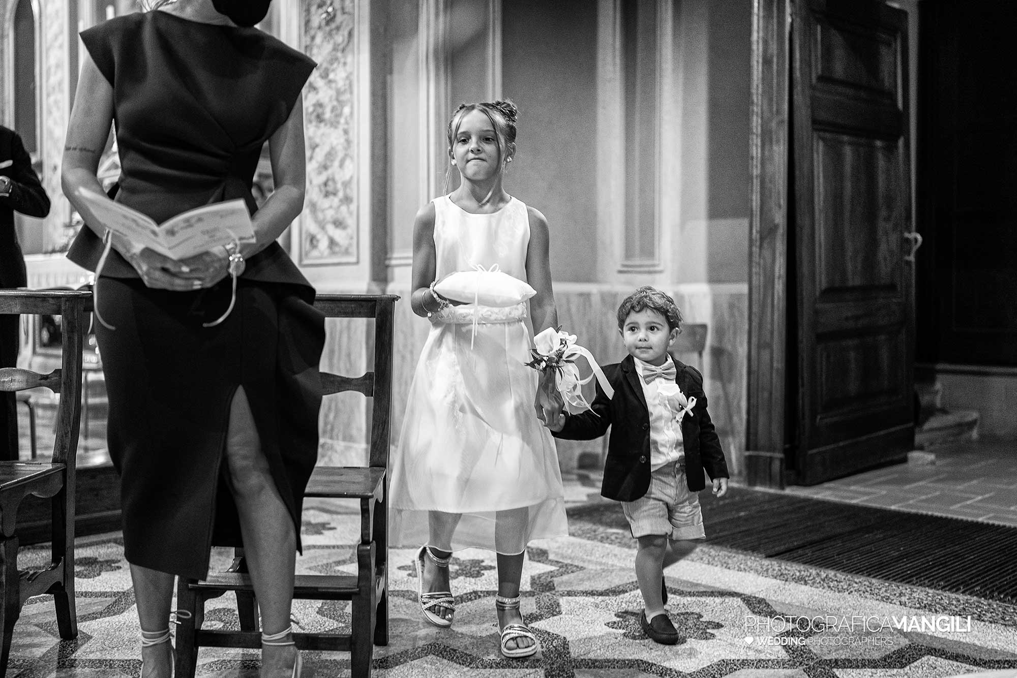 028 fotografo matrimonio reportage real wedding sposi cerimonia religiosa chiesa castello rossino calolziocorte lago como lecco 028 fotografo matrimonio reportage real wedding sposi cerimonia religiosa chiesa castello rossino calolziocorte lago como lecco