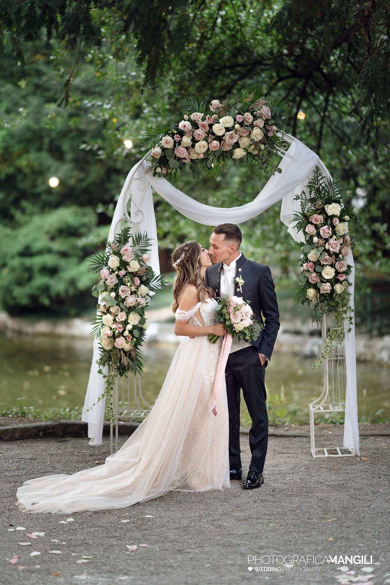 031 reportage foto matrimonio wedding ritratto sposi bacio villa acquaroli carvico bergamo 1 031 reportage foto matrimonio wedding ritratto sposi bacio villa acquaroli carvico bergamo 1