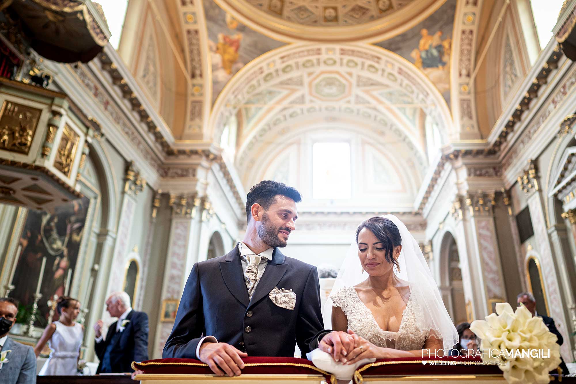 032 fotografo matrimonio reportage real wedding sposi cerimonia religiosa chiesa castello rossino calolziocorte lago como lecco 032 fotografo matrimonio reportage real wedding sposi cerimonia religiosa chiesa castello rossino calolziocorte lago como lecco