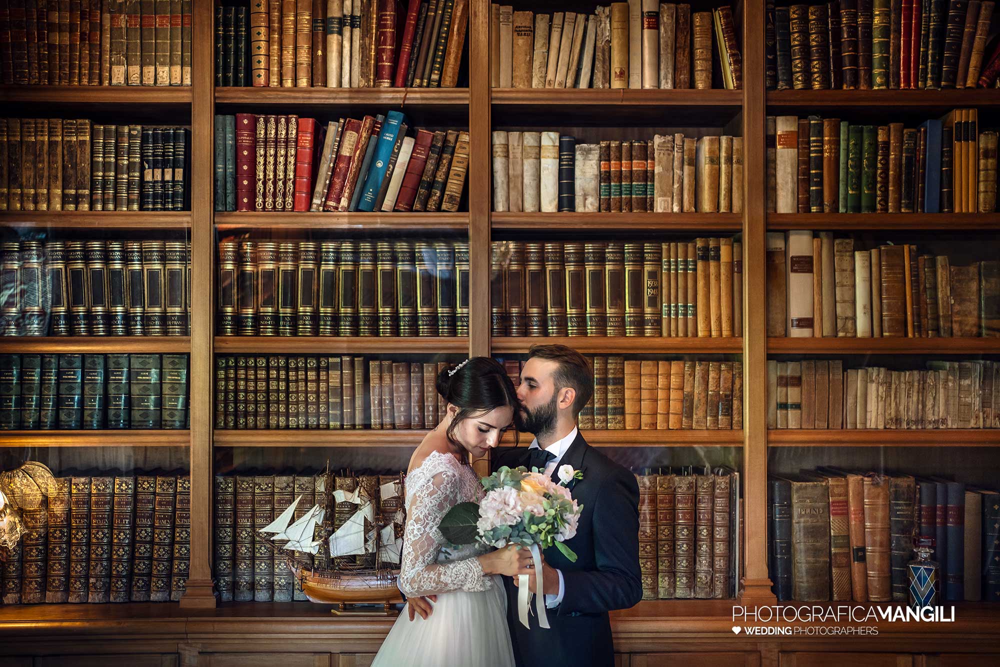 032 fotografo matrimonio reportage wedding ritratto sposi biblioteca villa paradeisos carvico varese 032 fotografo matrimonio reportage wedding ritratto sposi biblioteca villa paradeisos carvico varese