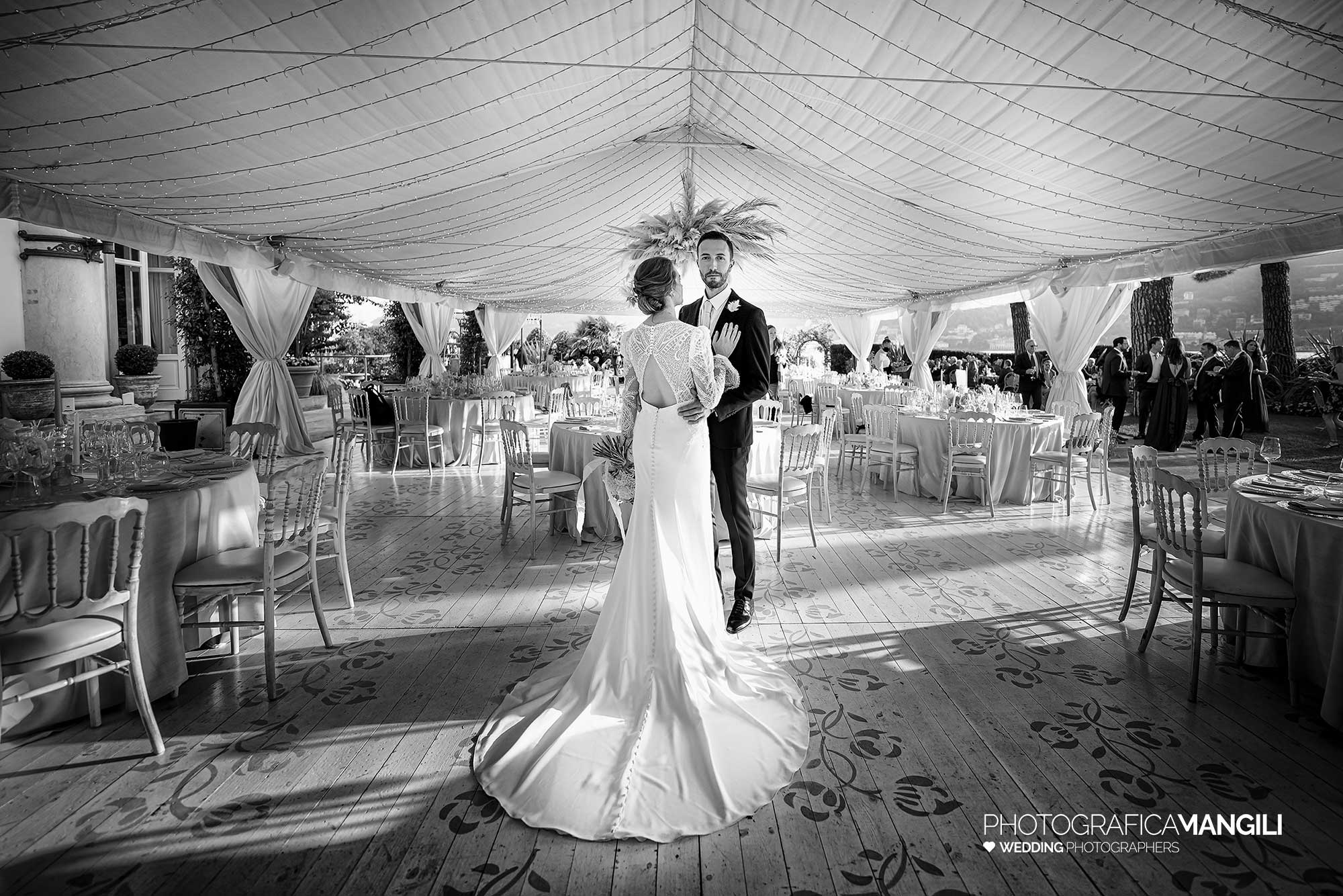 032 fotografo matrimonio reportage wedding ritratto sposi sala pranzo villa geno lago como 032 fotografo matrimonio reportage wedding ritratto sposi sala pranzo villa geno lago como