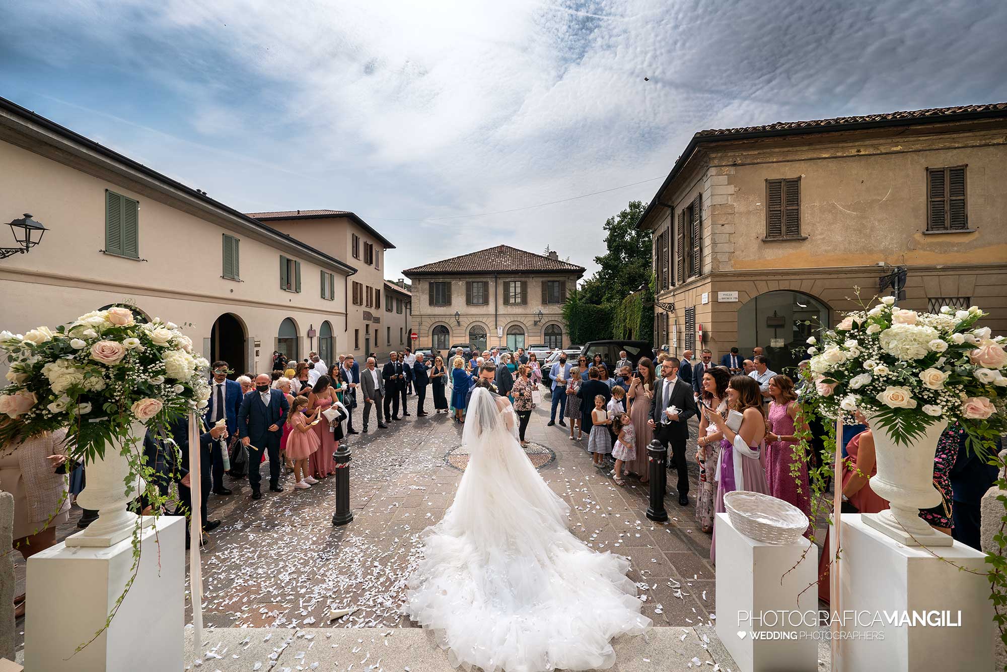 033 fotografo matrimonio reportage wedding ritratto sposi cerimonia uscita chiesa rito religioso inzago milano 033 fotografo matrimonio reportage wedding ritratto sposi cerimonia uscita chiesa rito religioso inzago milano