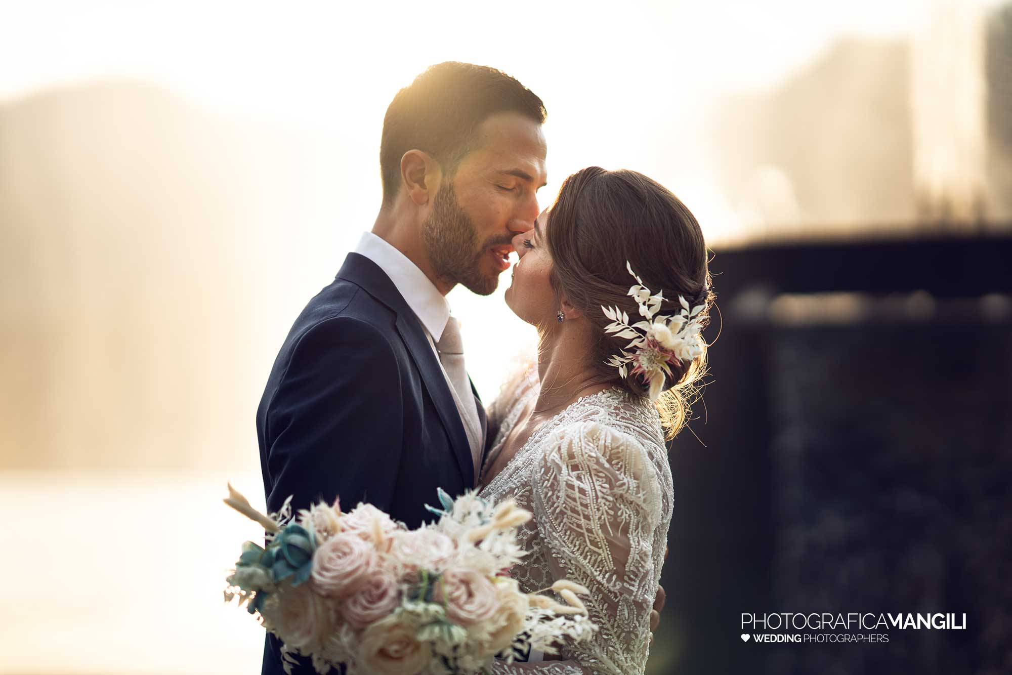 035 fotografo matrimonio reportage wedding ritratto sposi bacio villa geno lago como 035 fotografo matrimonio reportage wedding ritratto sposi bacio villa geno lago como