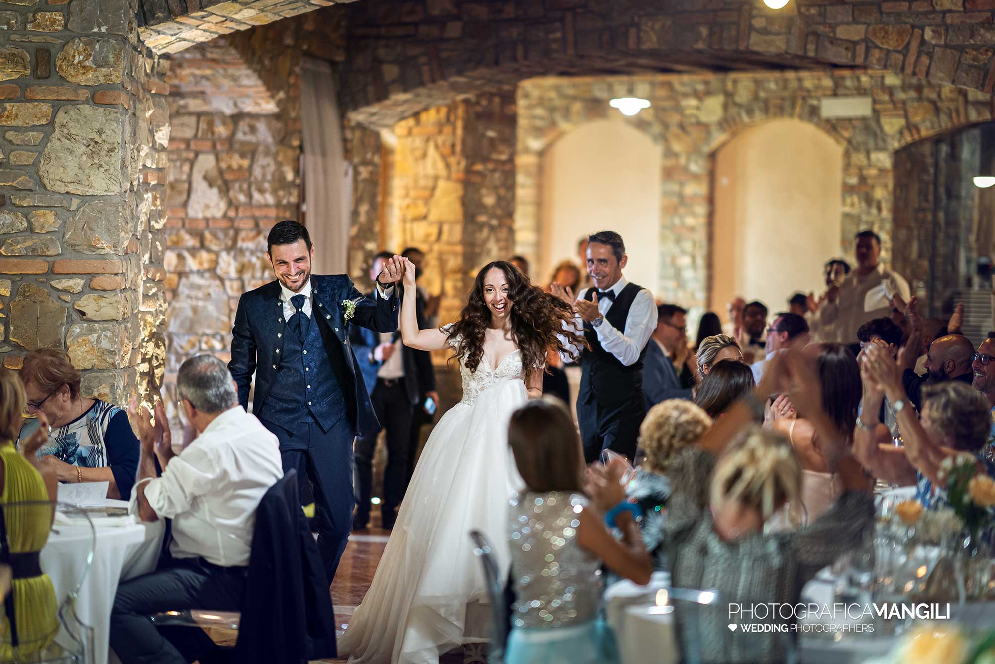 035 fotografo matrimonio reportage wedding sposi ritratto ingresso sala pranzo invitati villa mattioli lesmo monza brianza 035 fotografo matrimonio reportage wedding sposi ritratto ingresso sala pranzo invitati villa mattioli lesmo monza brianza