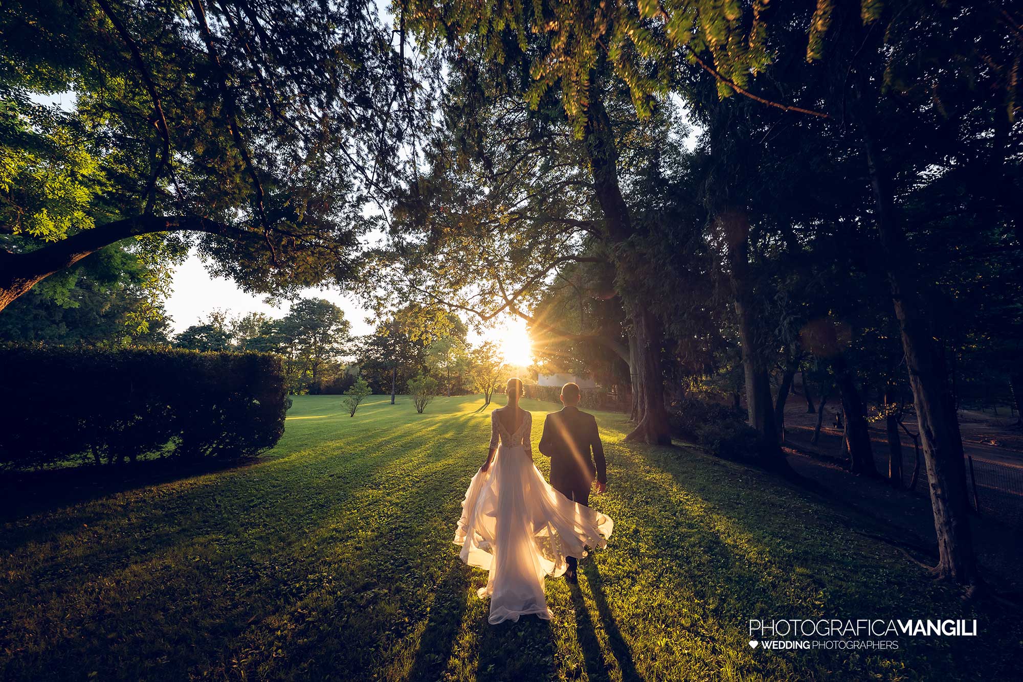 036 fotografo matrimonio reportage wedding ritratto sposi controluce tramonto villa mattioli lesmo monza brianza 036 fotografo matrimonio reportage wedding ritratto sposi controluce tramonto villa mattioli lesmo monza brianza