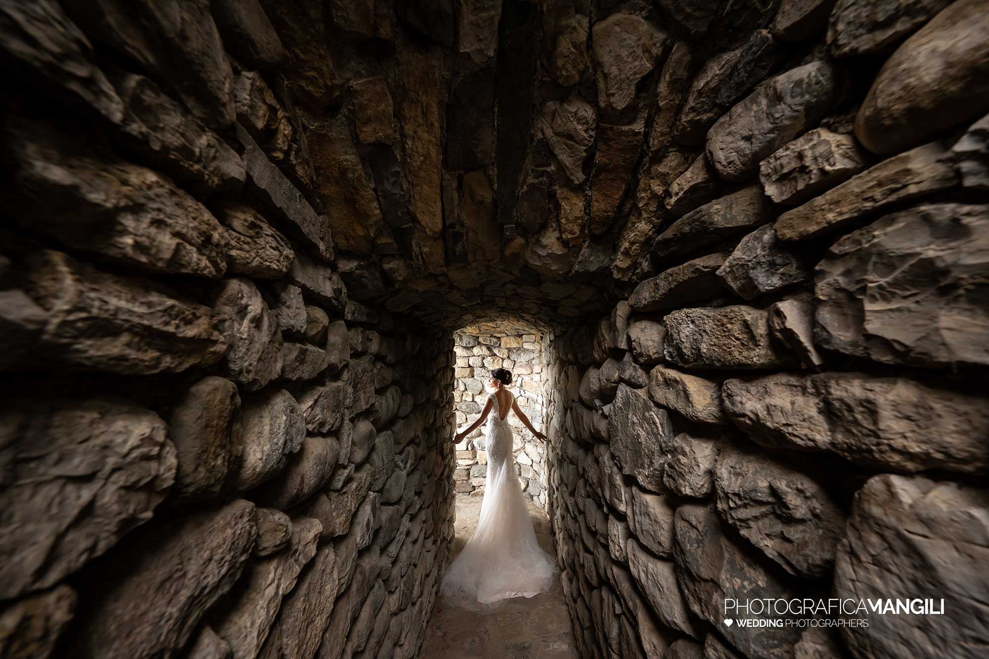 037 fotografo matrimonio reportage real wedding ritratto sposa castello rossino calolziocorte lago como lecco 037 fotografo matrimonio reportage real wedding ritratto sposa castello rossino calolziocorte lago como lecco