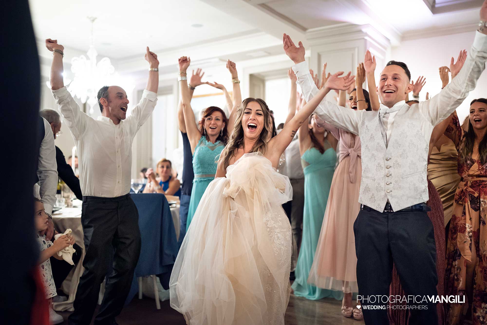 038 reportage foto matrimonio wedding ritratto sposi balli villa acquaroli carvico bergamo 1 038 reportage foto matrimonio wedding ritratto sposi balli villa acquaroli carvico bergamo 1