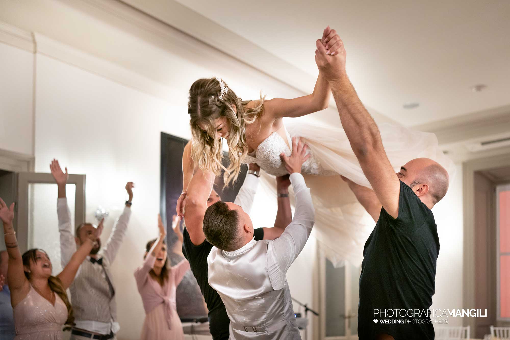 039 reportage foto matrimonio wedding ritratto lancio sposa villa acquaroli carvico bergamo 1 039 reportage foto matrimonio wedding ritratto lancio sposa villa acquaroli carvico bergamo 1