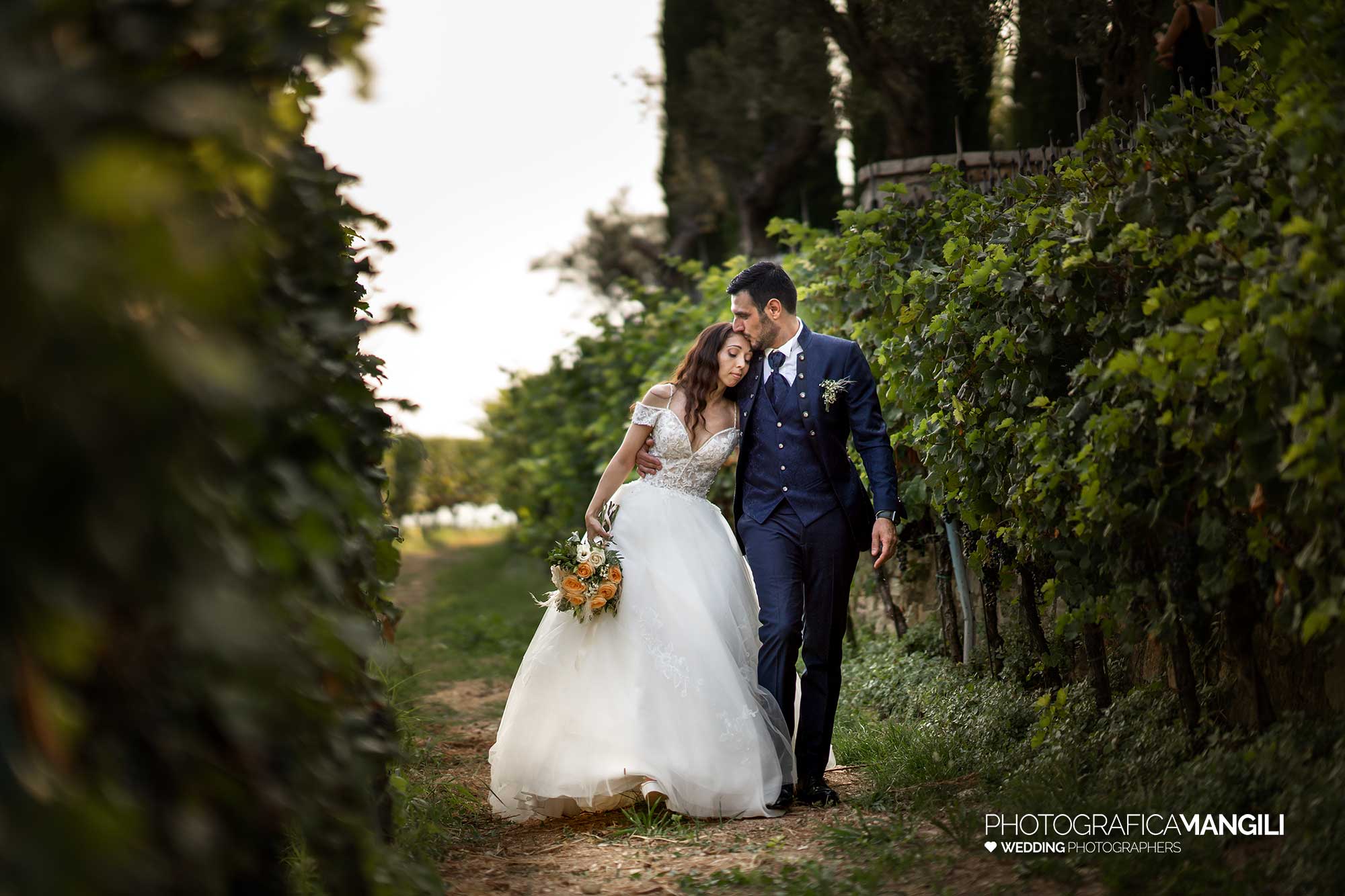 041 fotografo matrimonio reportage wedding sposi ritratto vigneto villa mattioli lesmo monza brianza 041 fotografo matrimonio reportage wedding sposi ritratto vigneto villa mattioli lesmo monza brianza