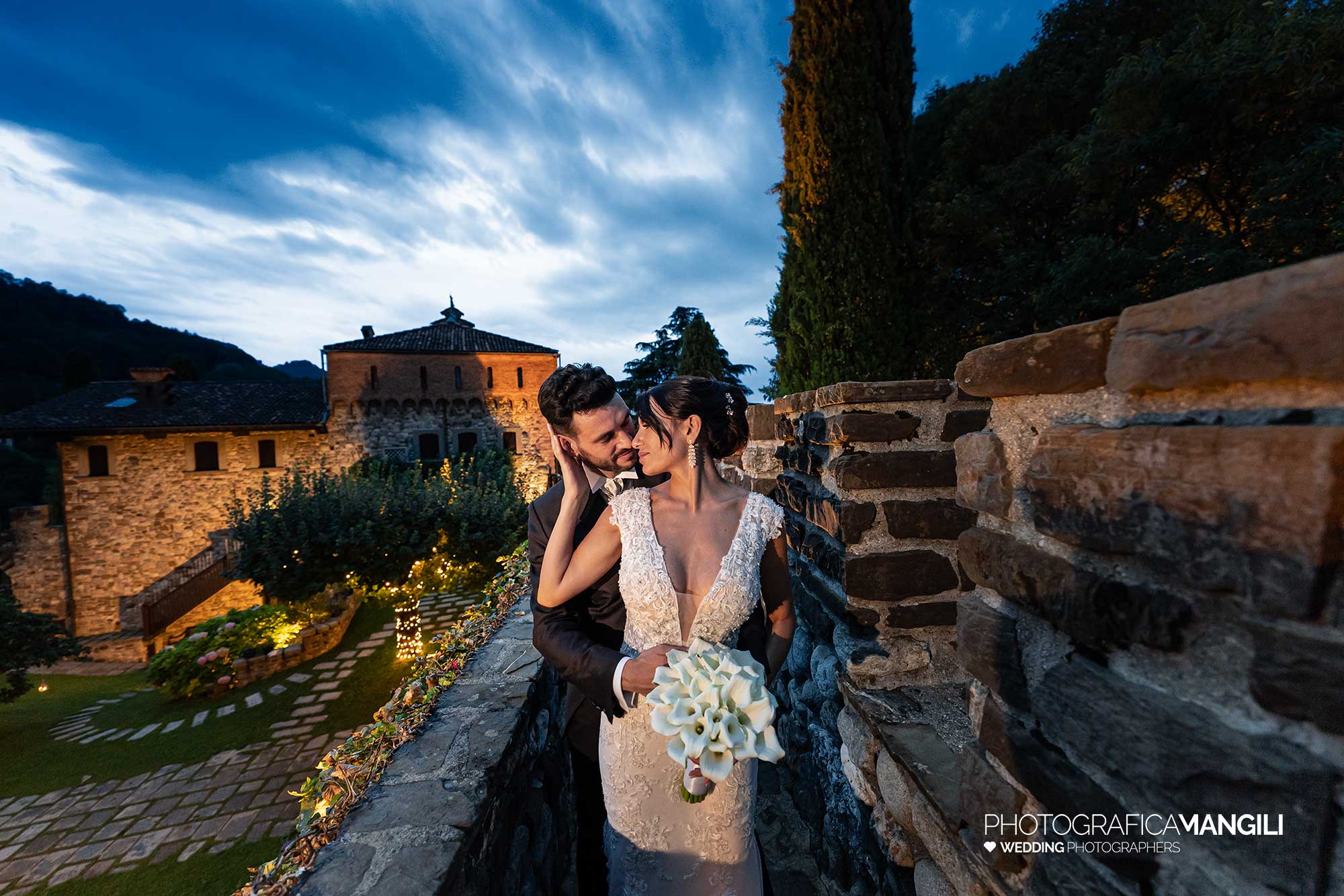 042 fotografo matrimonio reportage real wedding ritratto sposi luce blu castello rossino calolziocorte lago como lecco 042 fotografo matrimonio reportage real wedding ritratto sposi luce blu castello rossino calolziocorte lago como lecco