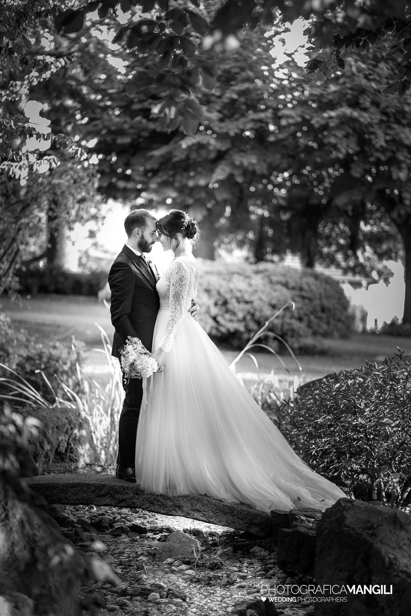 042 fotografo matrimonio reportage wedding ritratto sposi romantico bianco nero villa paradeisos carvico varese 042 fotografo matrimonio reportage wedding ritratto sposi romantico bianco nero villa paradeisos carvico varese