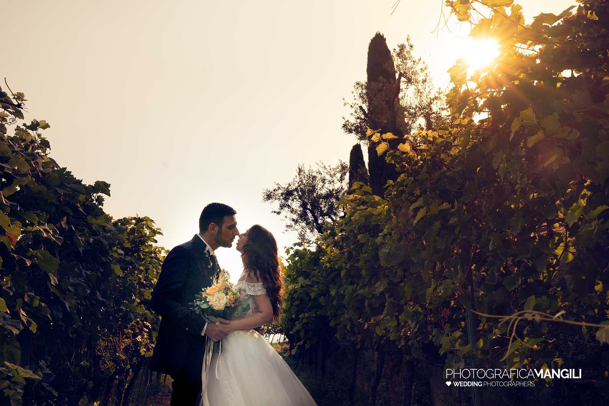 042 fotografo matrimonio reportage wedding sposi ritratto vigneto tramonto villa mattioli lesmo monza brianza 042 fotografo matrimonio reportage wedding sposi ritratto vigneto tramonto villa mattioli lesmo monza brianza