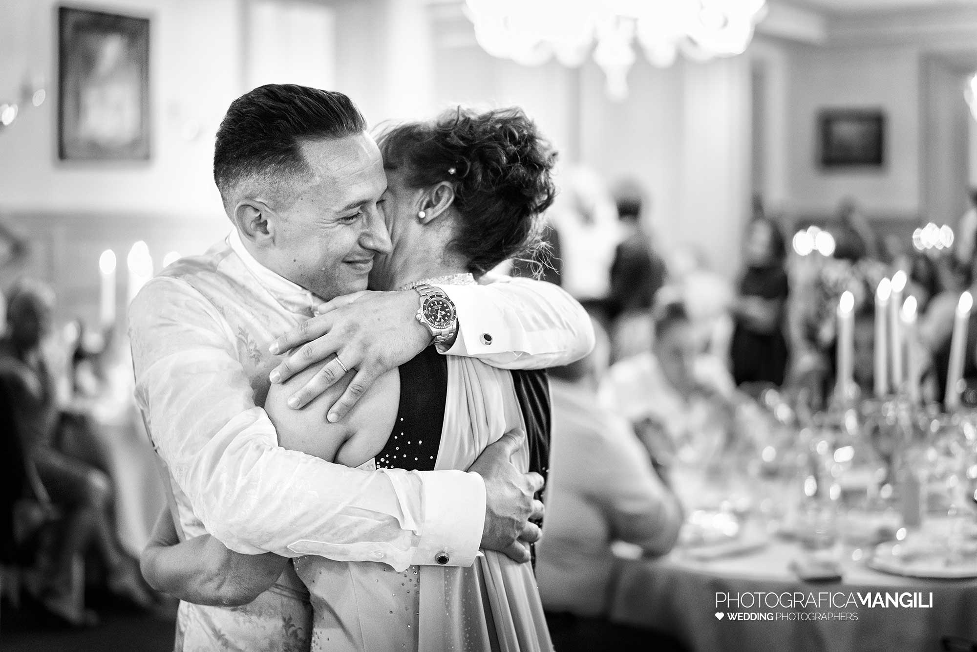 042 reportage foto matrimonio wedding ritratto sposo ballo mamma villa acquaroli carvico bergamo 1 042 reportage foto matrimonio wedding ritratto sposo ballo mamma villa acquaroli carvico bergamo 1