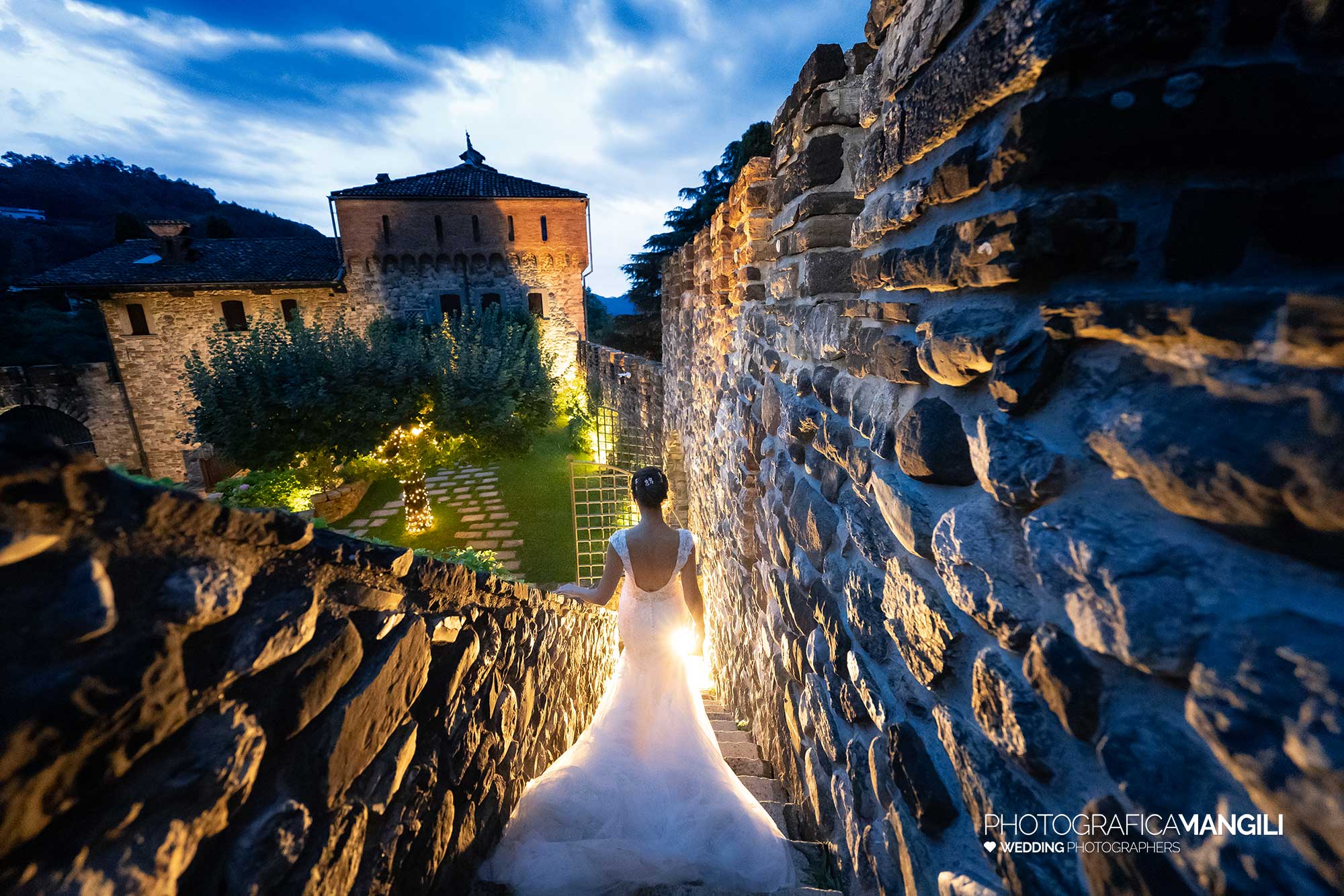 043 fotografo matrimonio reportage real wedding ritratto sposi luce blu castello rossino calolziocorte lago como lecco 043 fotografo matrimonio reportage real wedding ritratto sposi luce blu castello rossino calolziocorte lago como lecco