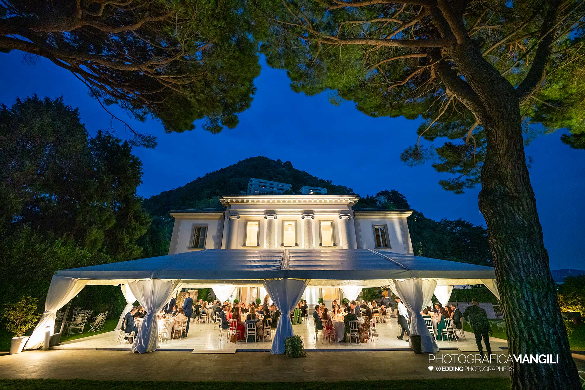 043 fotografo matrimonio reportage wedding ritratto sposi imbrunire panoramica villa geno como 043 fotografo matrimonio reportage wedding ritratto sposi imbrunire panoramica villa geno como