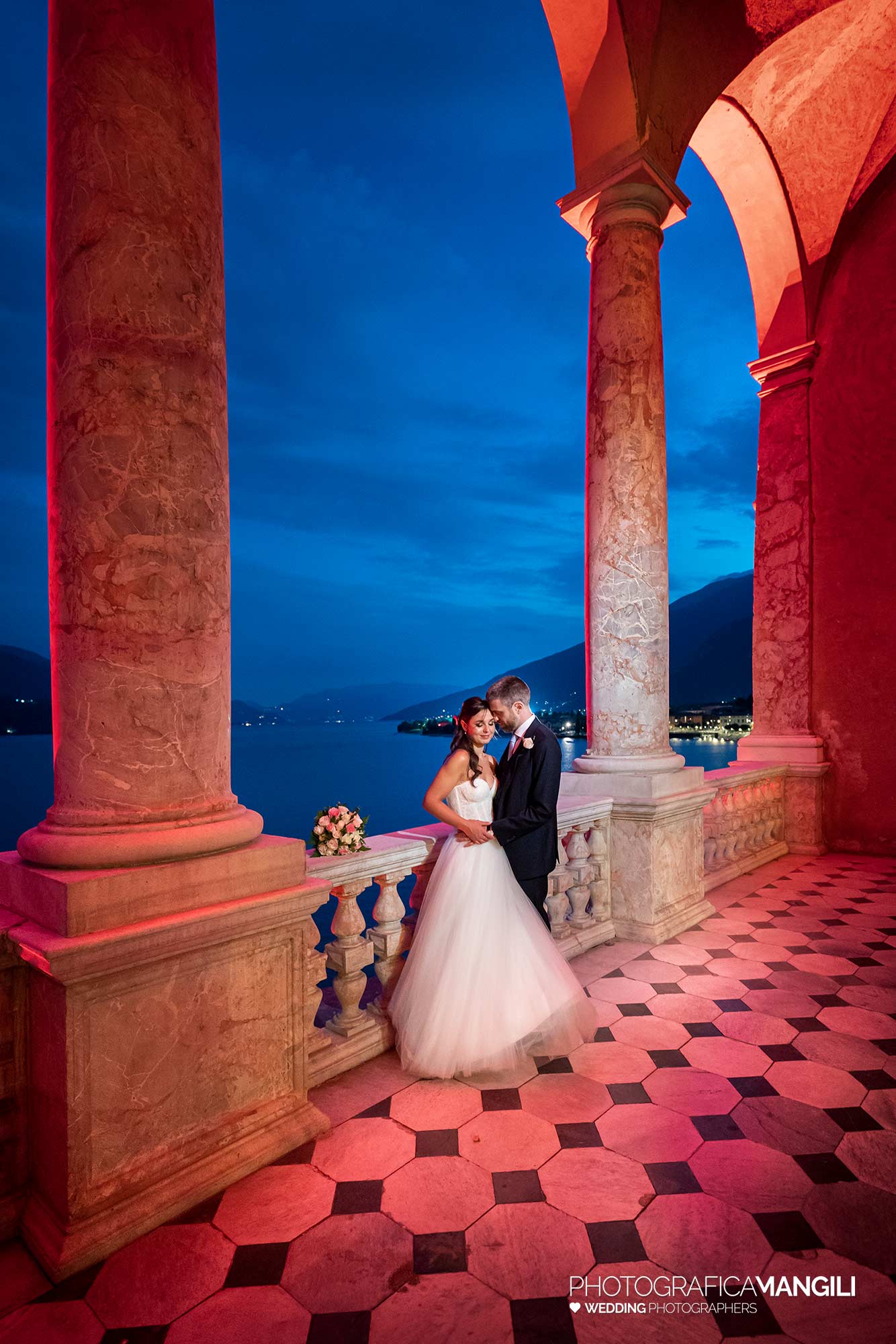 043 reportage foto matrimonio wedding ritratto sposi arcate palazzo gallio gravedona lago como 043 reportage foto matrimonio wedding ritratto sposi arcate palazzo gallio gravedona lago como