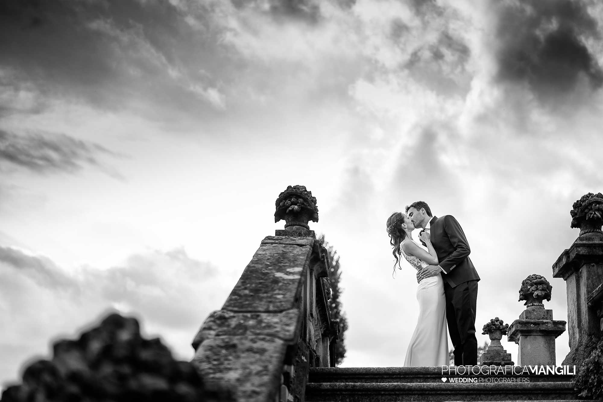 043 reportage foto matrimonio wedding ritratto sposi bacio bianco nero villa orsini colonna imbersago lecco 043 reportage foto matrimonio wedding ritratto sposi bacio bianco nero villa orsini colonna imbersago lecco