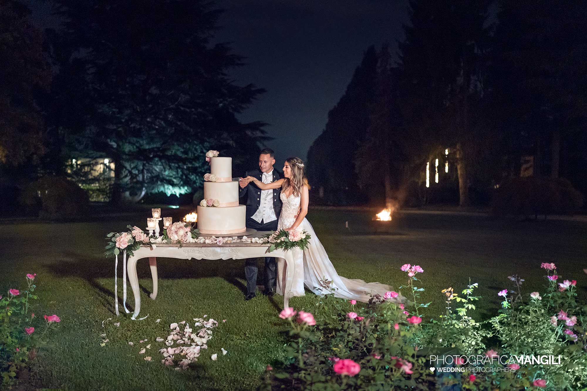 043 reportage foto matrimonio wedding ritratto sposi taglio torta villa acquaroli carvico bergamo 1 043 reportage foto matrimonio wedding ritratto sposi taglio torta villa acquaroli carvico bergamo 1