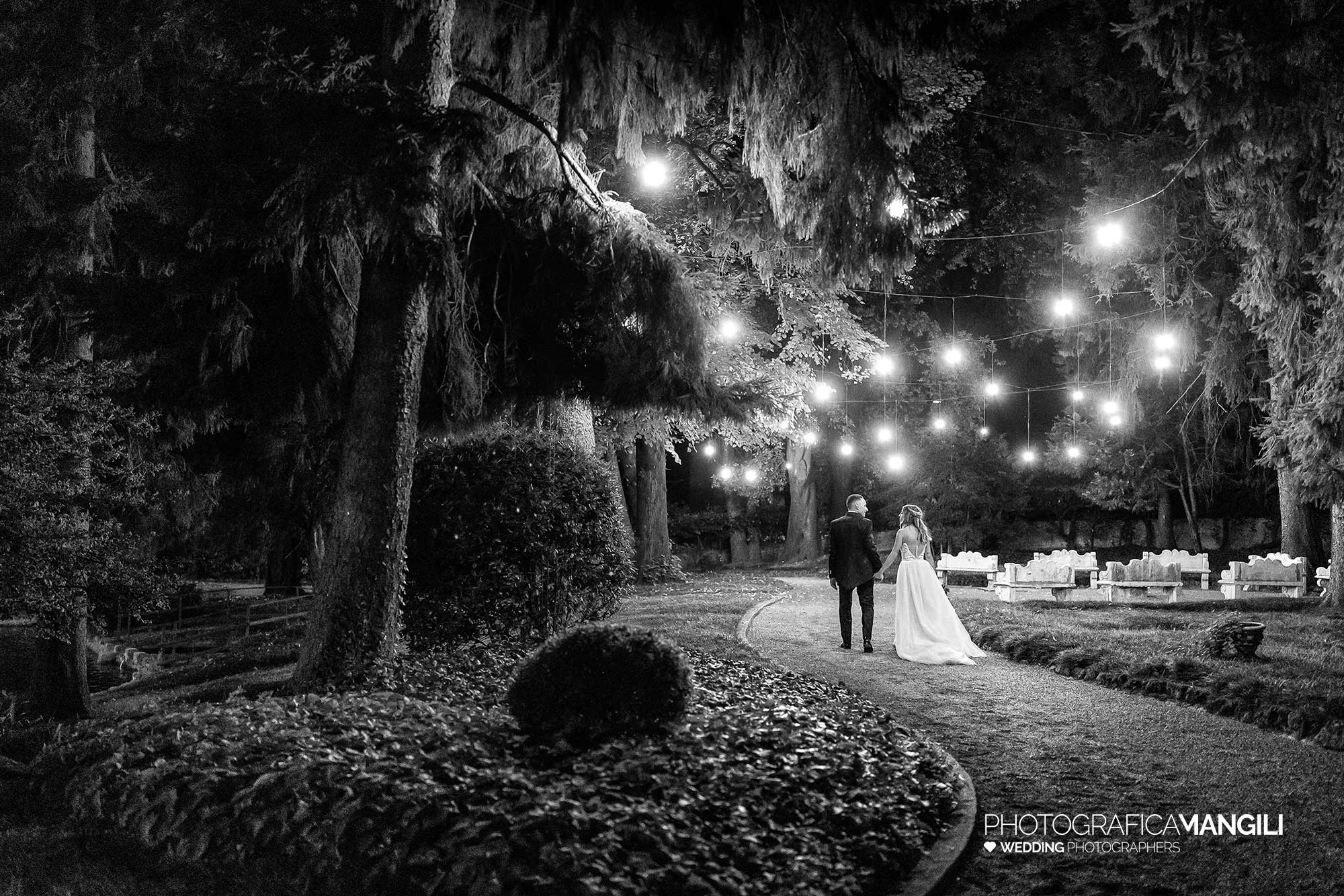 045 reportage foto matrimonio wedding ritratto sposi bianco nero lucine villa acquaroli carvico bergamo 1 045 reportage foto matrimonio wedding ritratto sposi bianco nero lucine villa acquaroli carvico bergamo 1