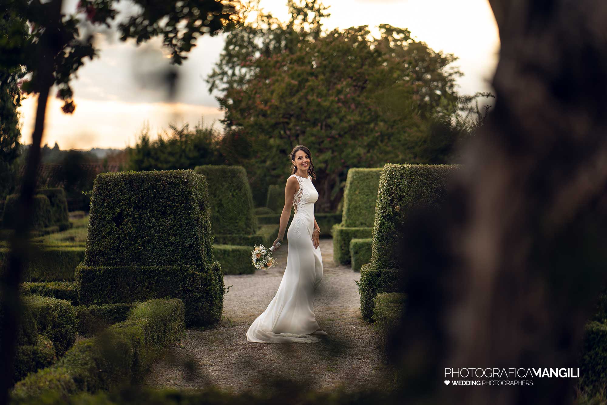 045 reportage foto matrimonio wedding ritratto sposi giardini villa orsini colonna imbersago lecco 045 reportage foto matrimonio wedding ritratto sposi giardini villa orsini colonna imbersago lecco