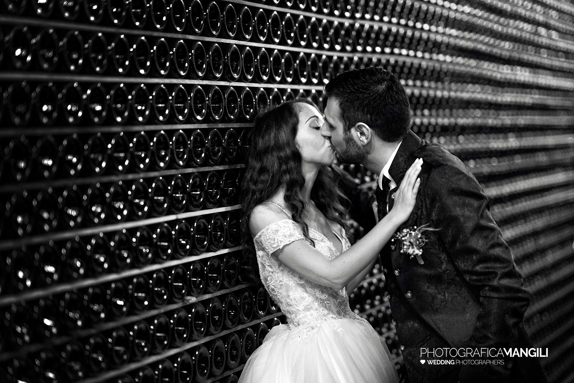 046 fotografo matrimonio reportage wedding sposi ritratto cantina vino villa mattioli lesmo monza brianza 046 fotografo matrimonio reportage wedding sposi ritratto cantina vino villa mattioli lesmo monza brianza