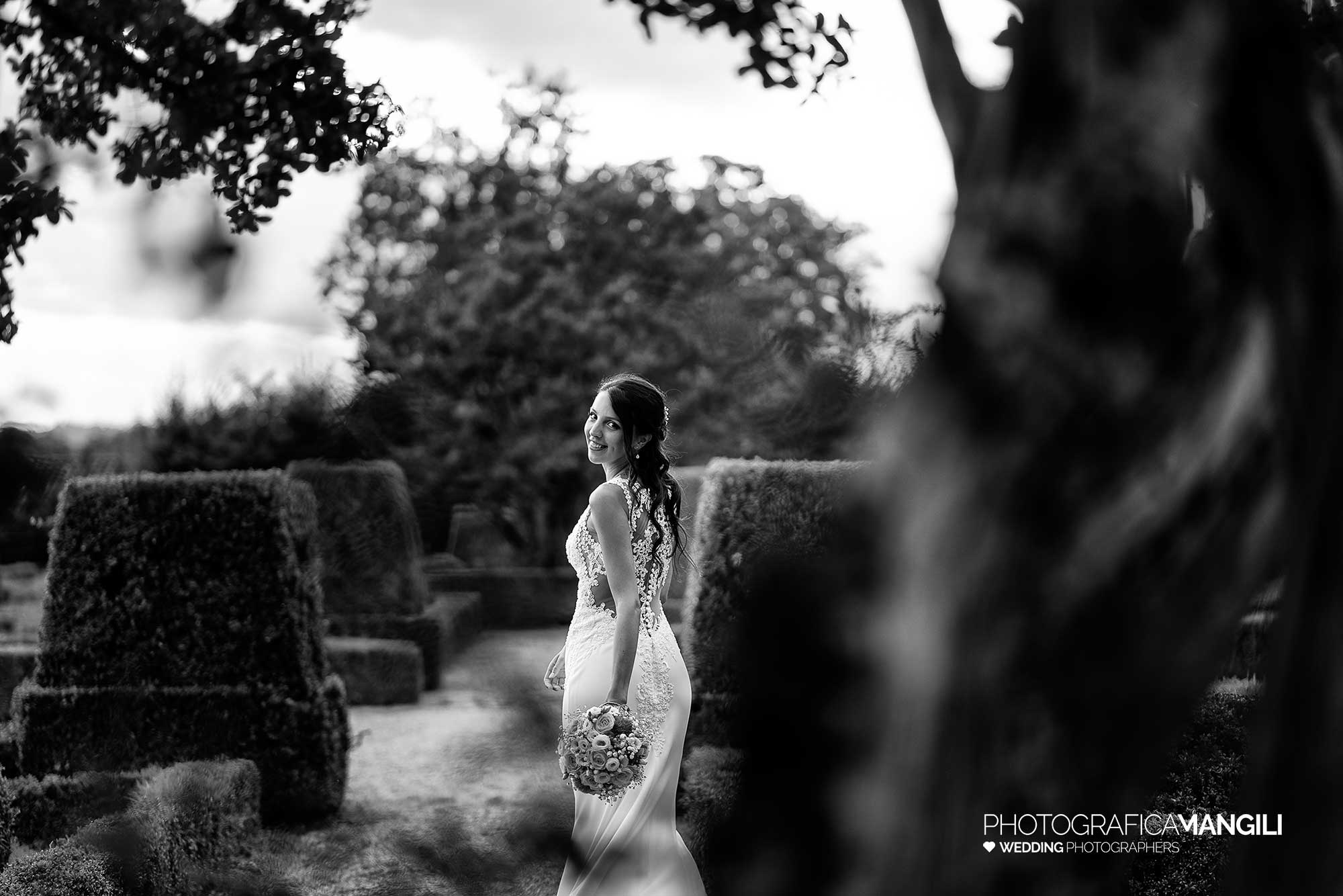 046 reportage foto matrimonio wedding ritratto sposi giardini villa orsini colonna imbersago lecco 046 reportage foto matrimonio wedding ritratto sposi giardini villa orsini colonna imbersago lecco