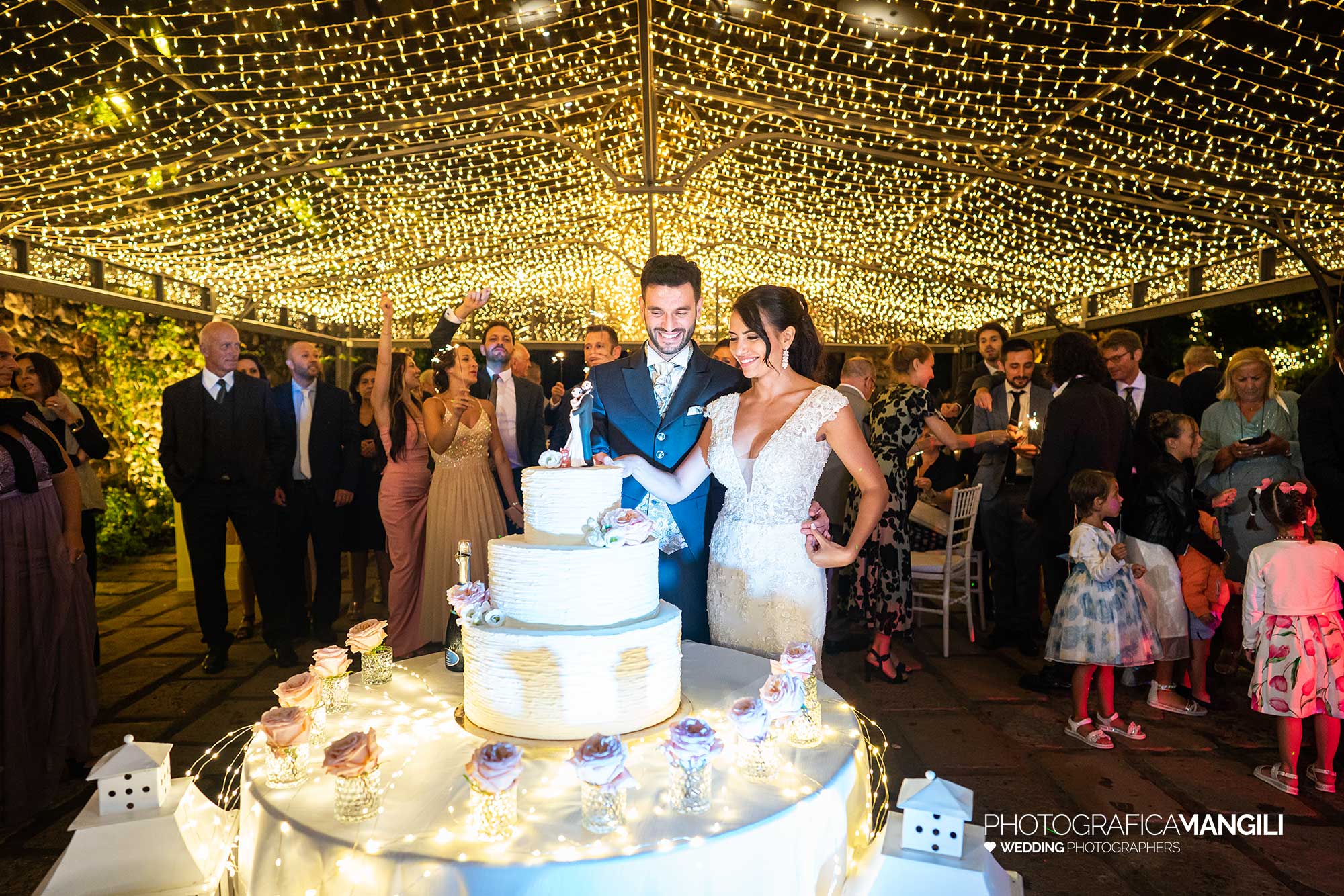 047 fotografo matrimonio reportage real wedding taglio torta fetsa castello rossino calolziocorte lago como lecco 047 fotografo matrimonio reportage real wedding taglio torta fetsa castello rossino calolziocorte lago como lecco