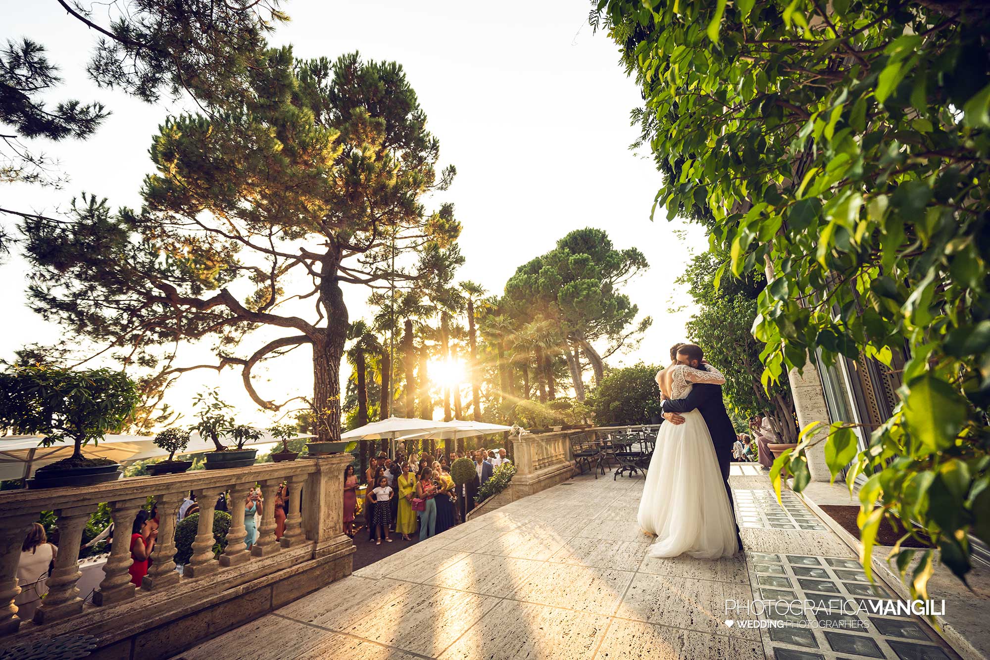 047 fotografo matrimonio reportage wedding ritratto sposi terrazza tramonto villa paradeisos carvico varese 047 fotografo matrimonio reportage wedding ritratto sposi terrazza tramonto villa paradeisos carvico varese