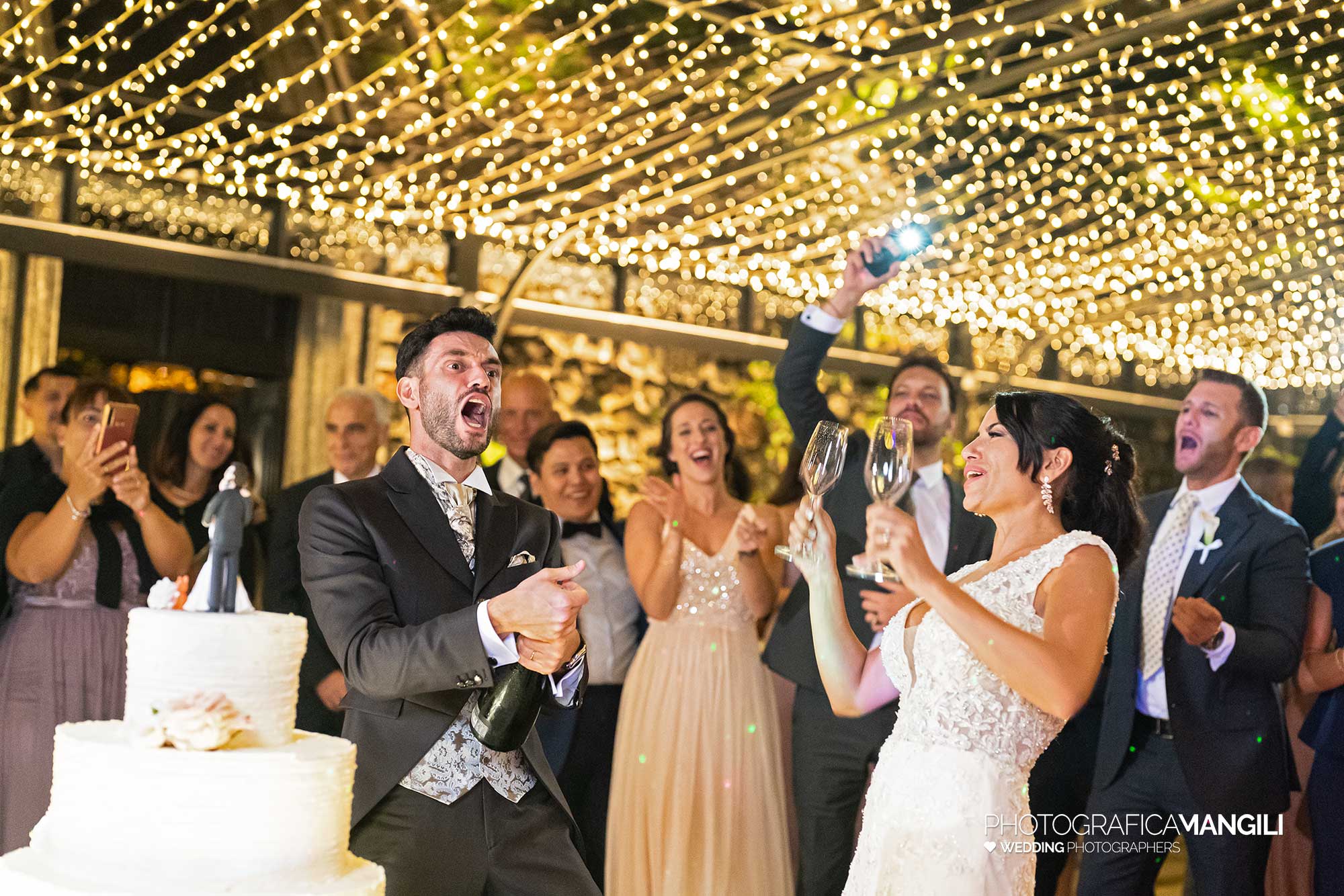 048 fotografo matrimonio reportage real wedding taglio torta fetsa castello rossino calolziocorte lago como lecco 048 fotografo matrimonio reportage real wedding taglio torta fetsa castello rossino calolziocorte lago como lecco