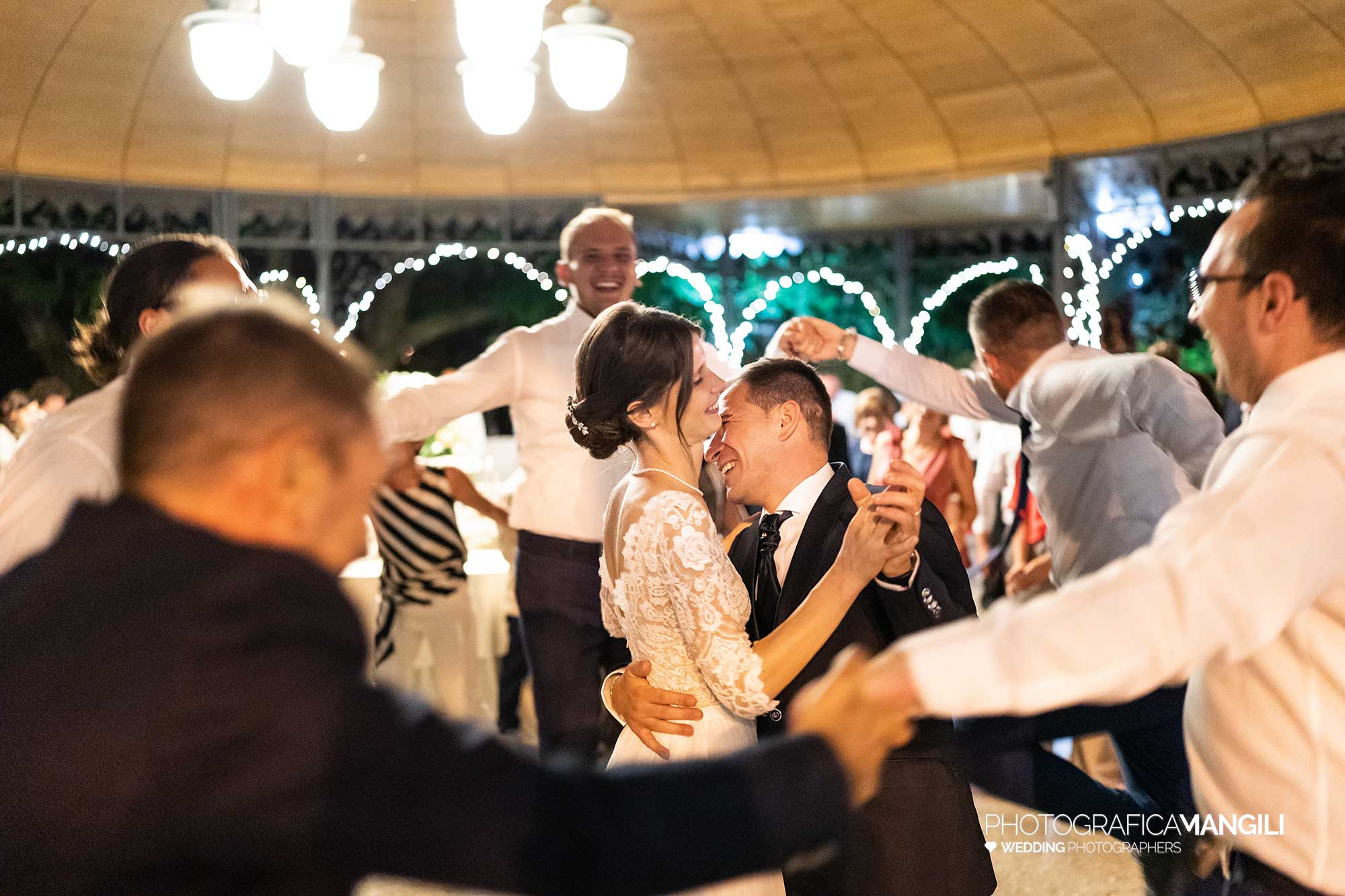 049 fotografo matrimonio reportage wedding ritratto sposi ballo villa mattioli lesmo monza brianza 049 fotografo matrimonio reportage wedding ritratto sposi ballo villa mattioli lesmo monza brianza