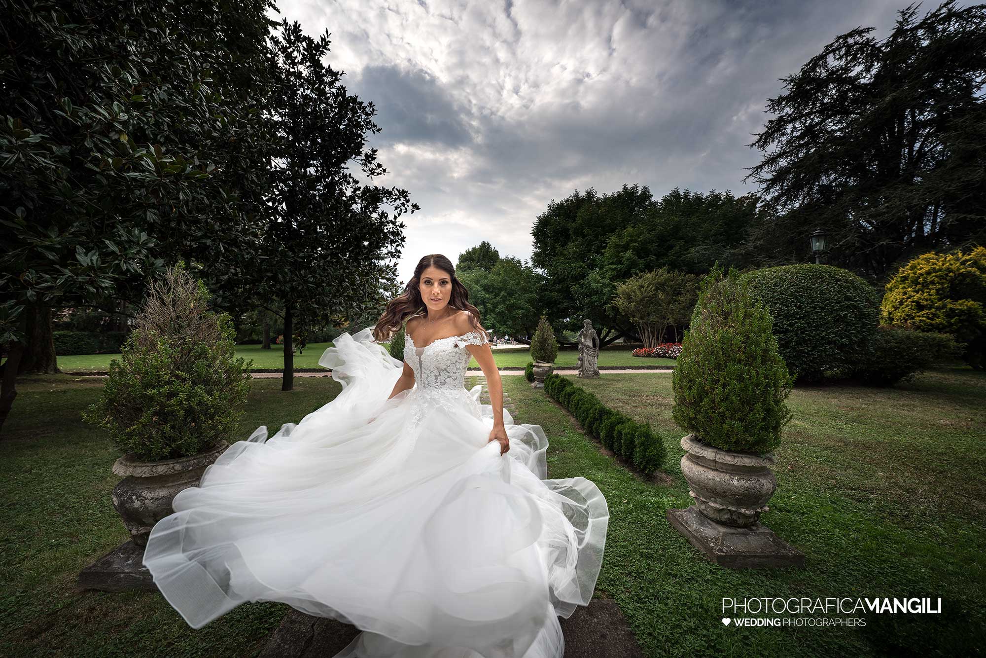 049 fotografo matrimonio reportage wedding ritratto sposi giardino villa mattioli lesmo monza brianza 049 fotografo matrimonio reportage wedding ritratto sposi giardino villa mattioli lesmo monza brianza