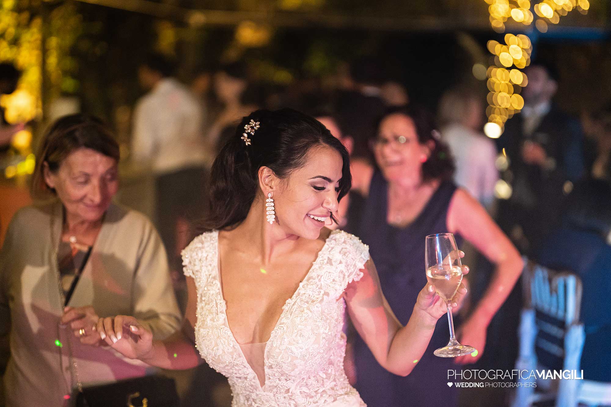 051 fotografo matrimonio reportage real wedding balli sposi festa amici danza castello rossino calolziocorte lago como lecco 051 fotografo matrimonio reportage real wedding balli sposi festa amici danza castello rossino calolziocorte lago como lecco