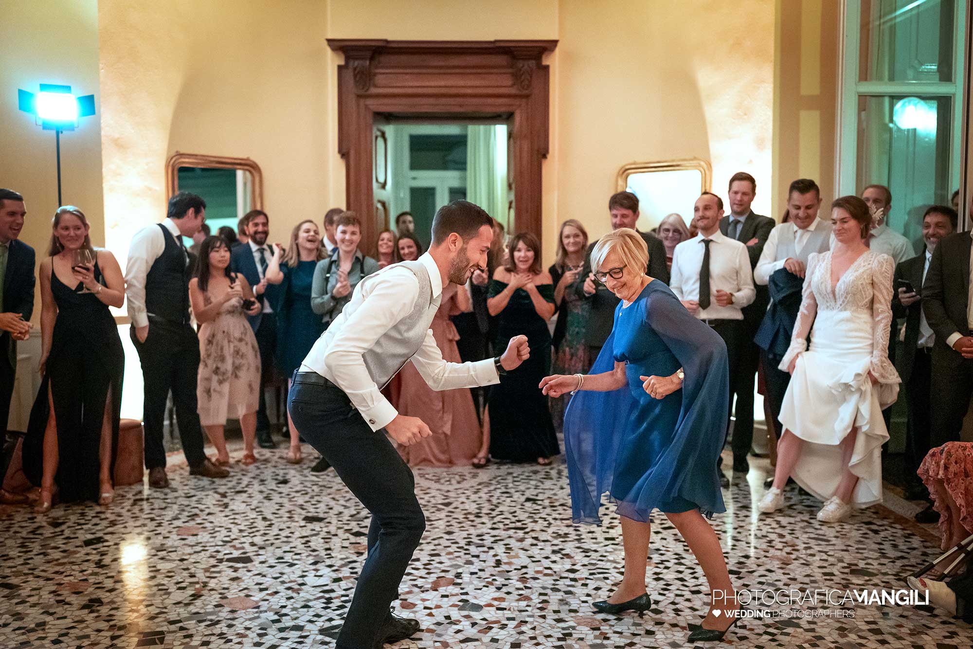 051 fotografo matrimonio reportage wedding ritratto sposi balli villa geno como 051 fotografo matrimonio reportage wedding ritratto sposi balli villa geno como