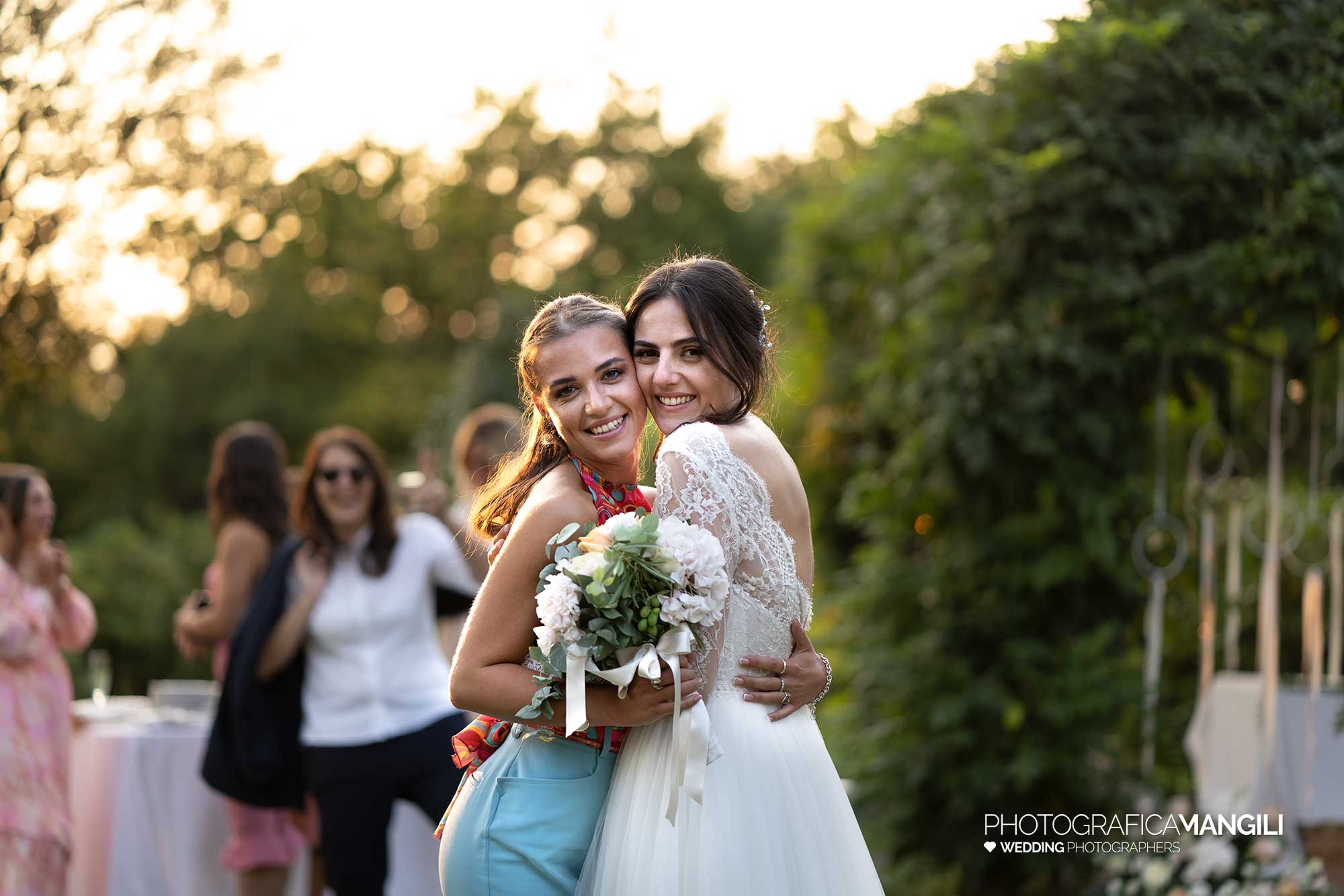 052 fotografo matrimonio reportage wedding ritratto sposa lancio bouquet villa paradeisos carvico varese 052 fotografo matrimonio reportage wedding ritratto sposa lancio bouquet villa paradeisos carvico varese