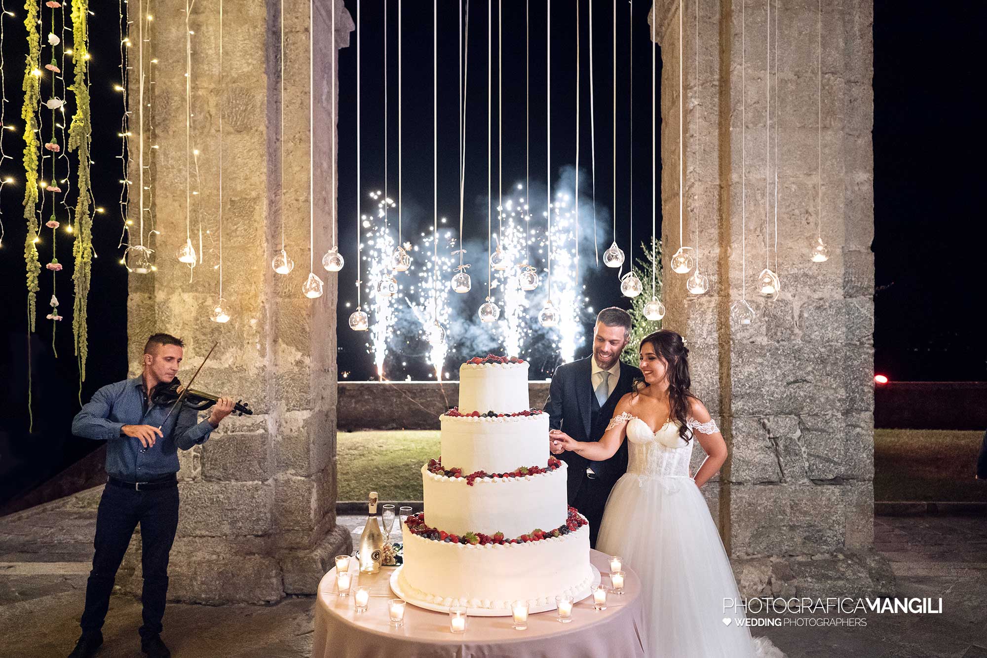 052 reportage foto matrimonio wedding ritratto sposi tagio torta candele luminose palazzo gallio gravedona lago como 052 reportage foto matrimonio wedding ritratto sposi tagio torta candele luminose palazzo gallio gravedona lago como
