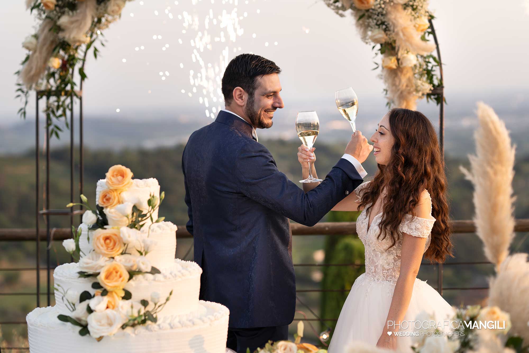 053 fotografo matrimonio reportage wedding sposi ritratto brindisi torta nuziale villa mattioli lesmo monza brianza 053 fotografo matrimonio reportage wedding sposi ritratto brindisi torta nuziale villa mattioli lesmo monza brianza